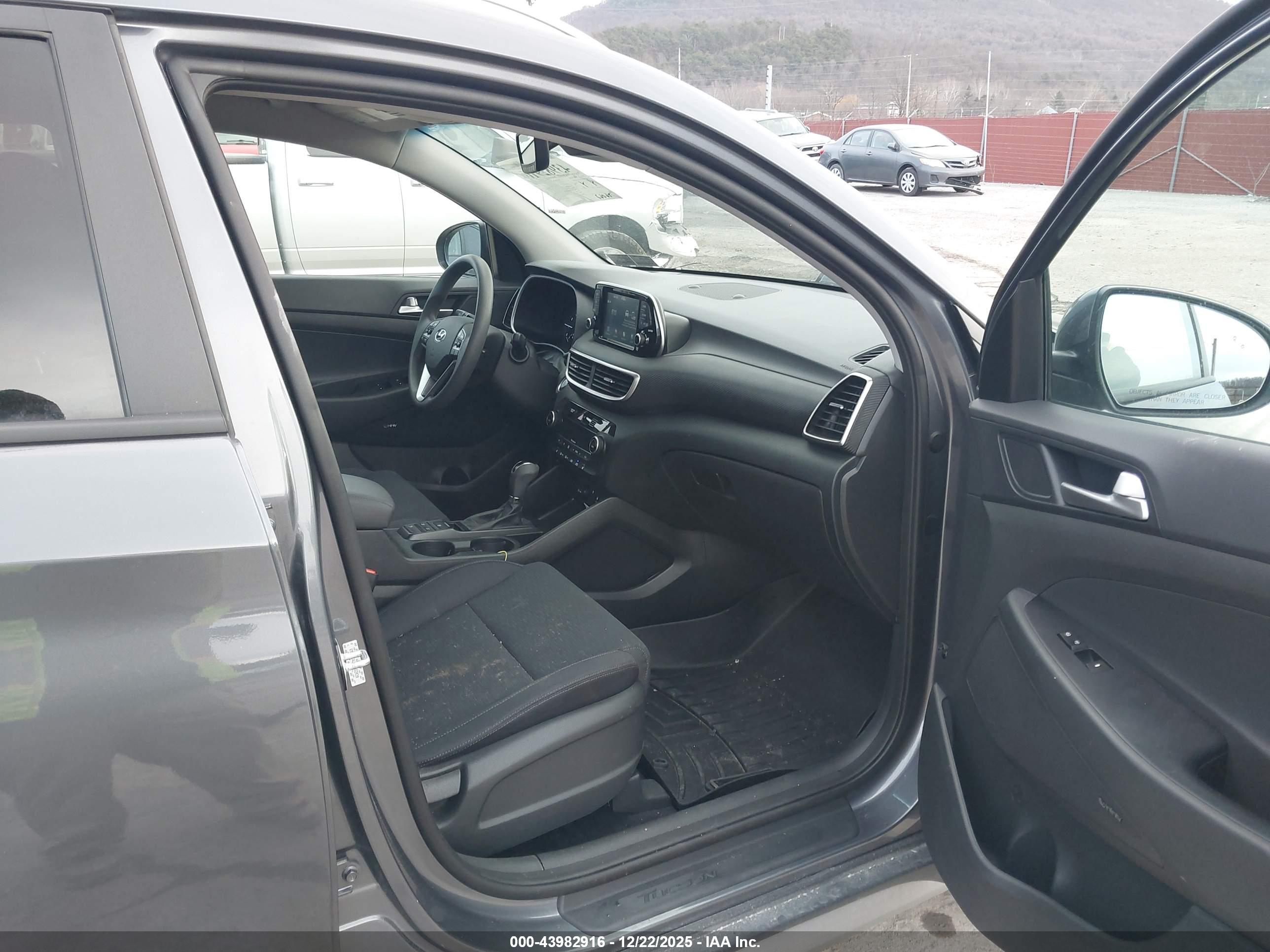 HYUNDAI TUCSON image 5