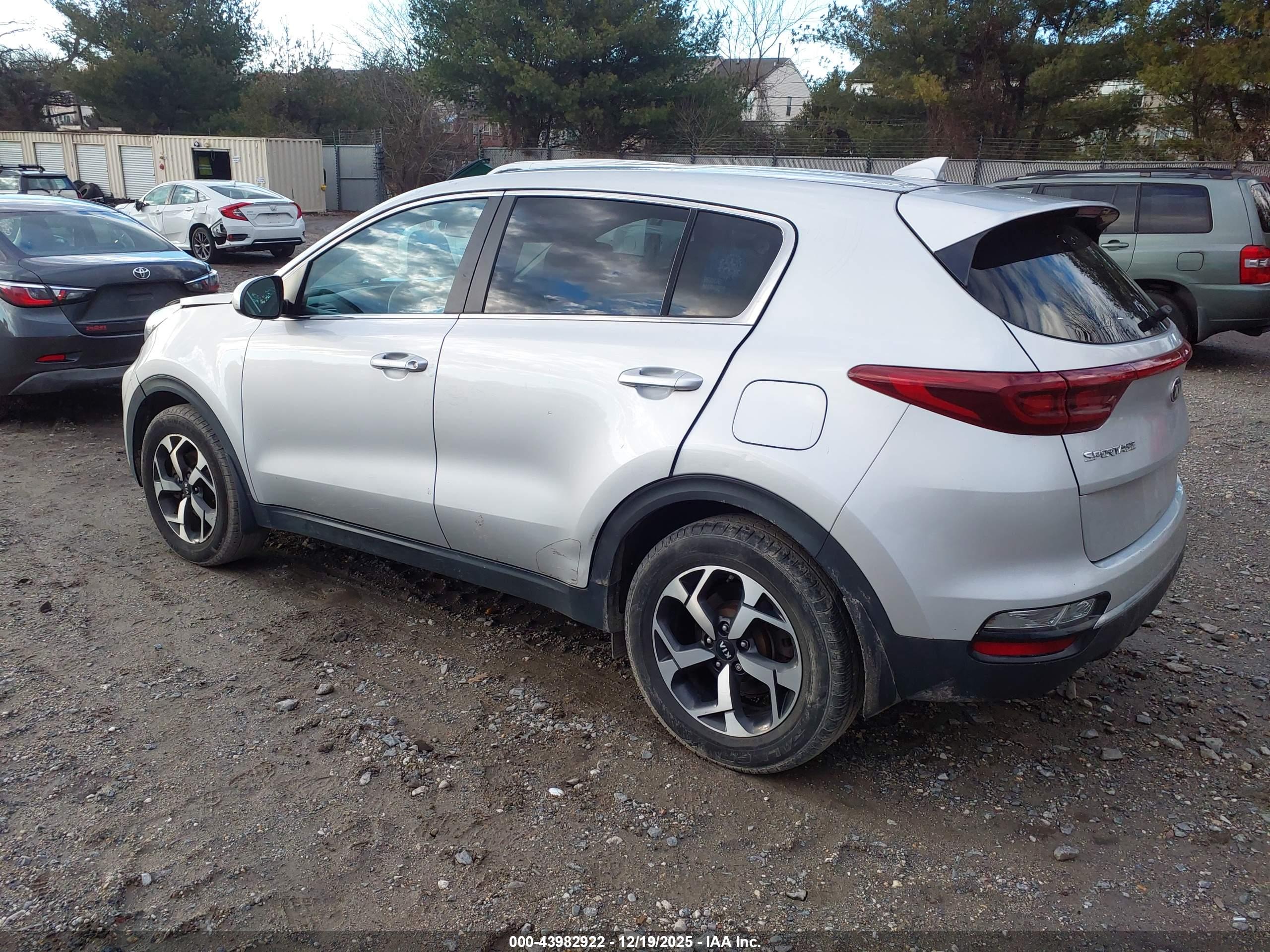 KIA SPORTAGE image 3