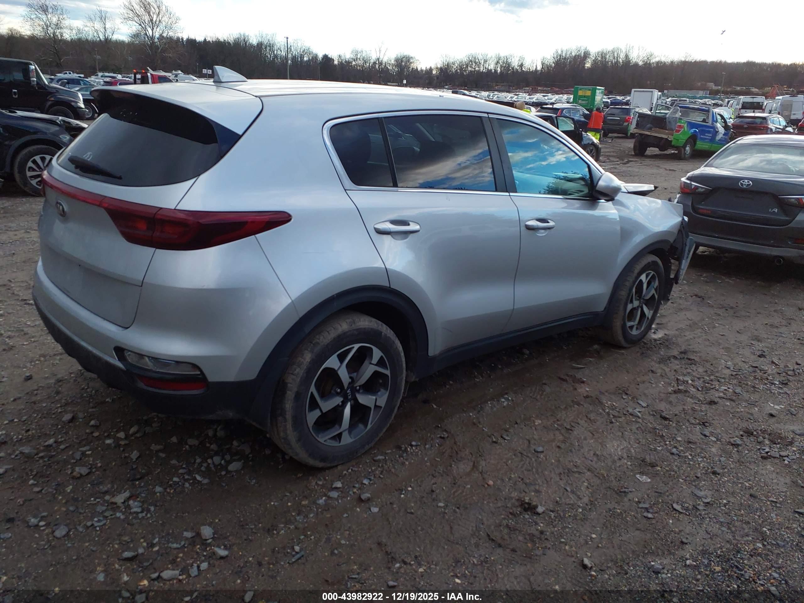 KIA SPORTAGE image 4