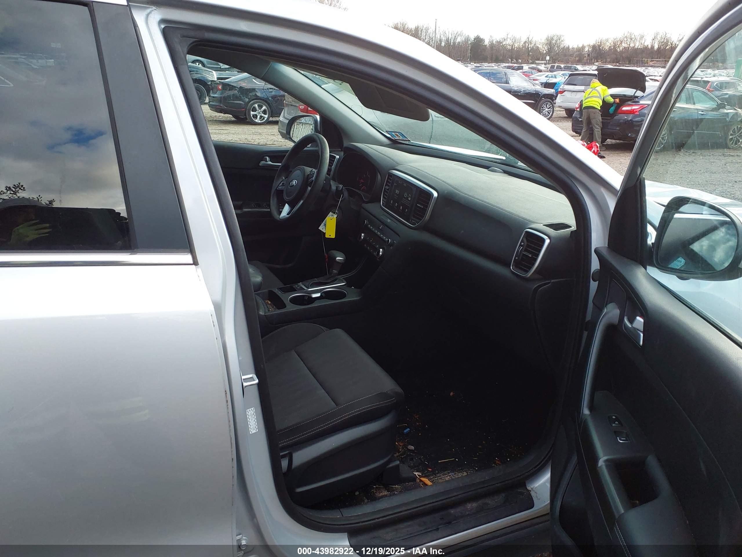 KIA SPORTAGE image 5
