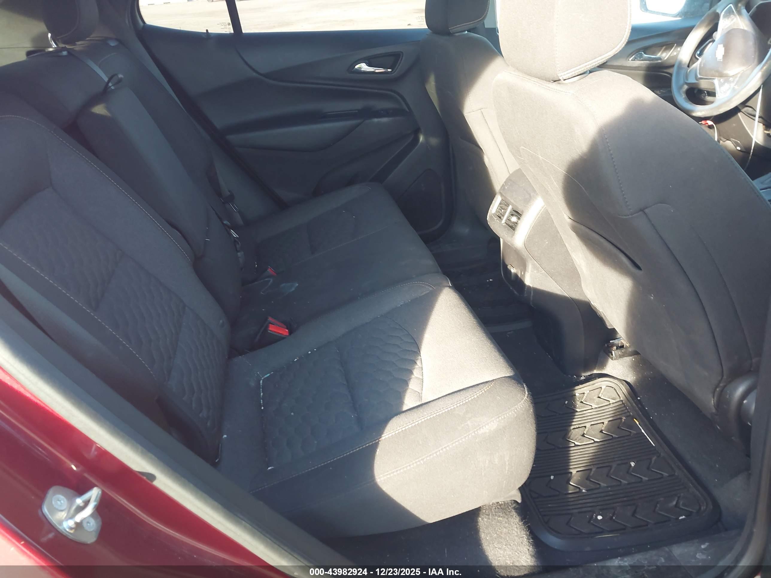 CHEVROLET EQUINOX image 8