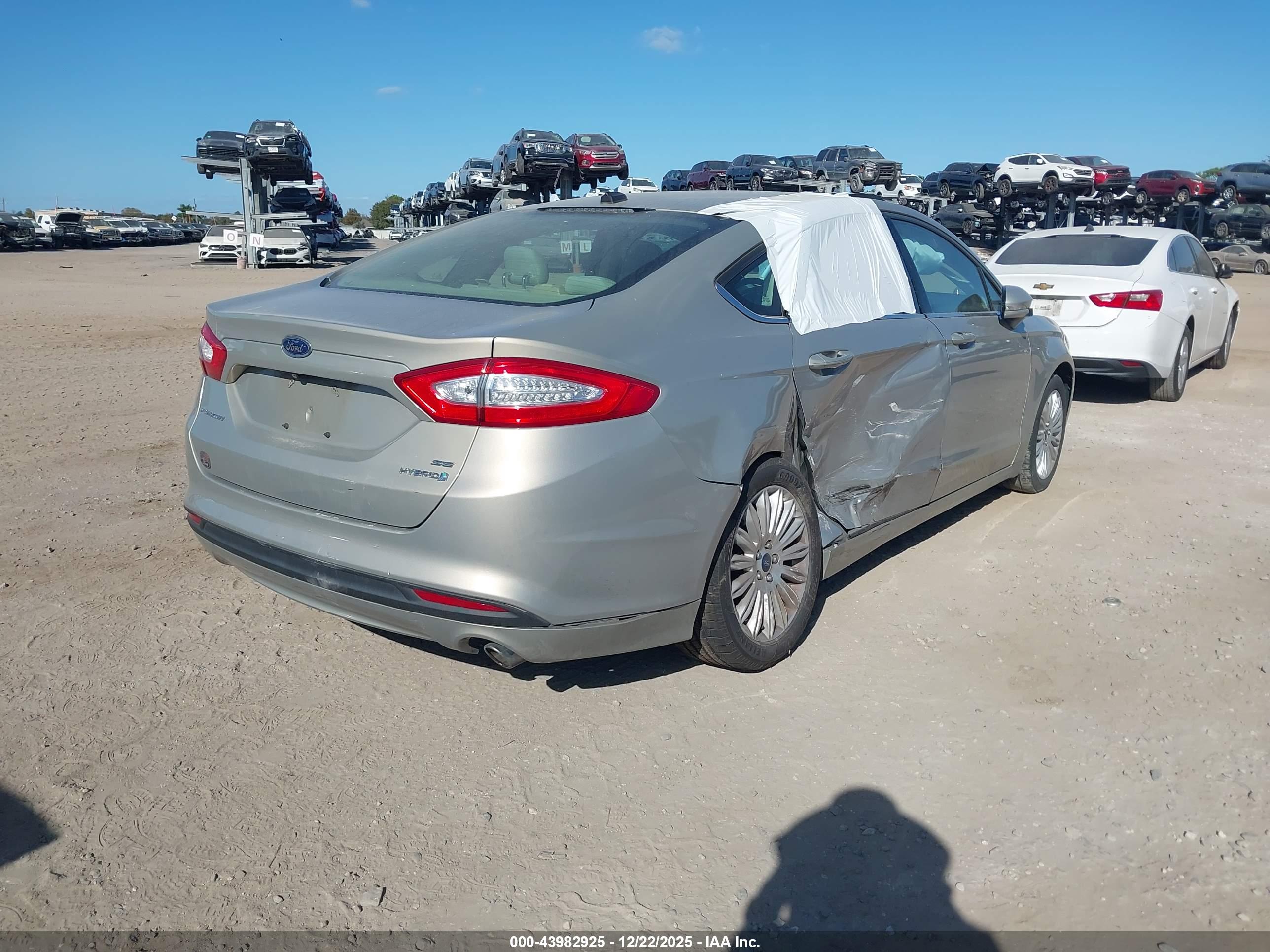 FORD FUSION image 4