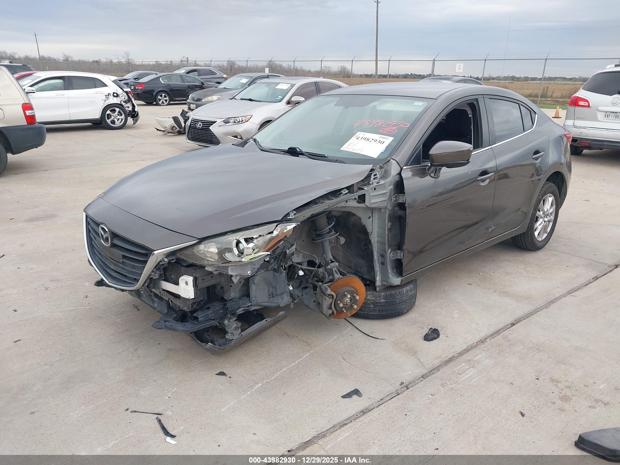 MAZDA MAZDA3 image 2
