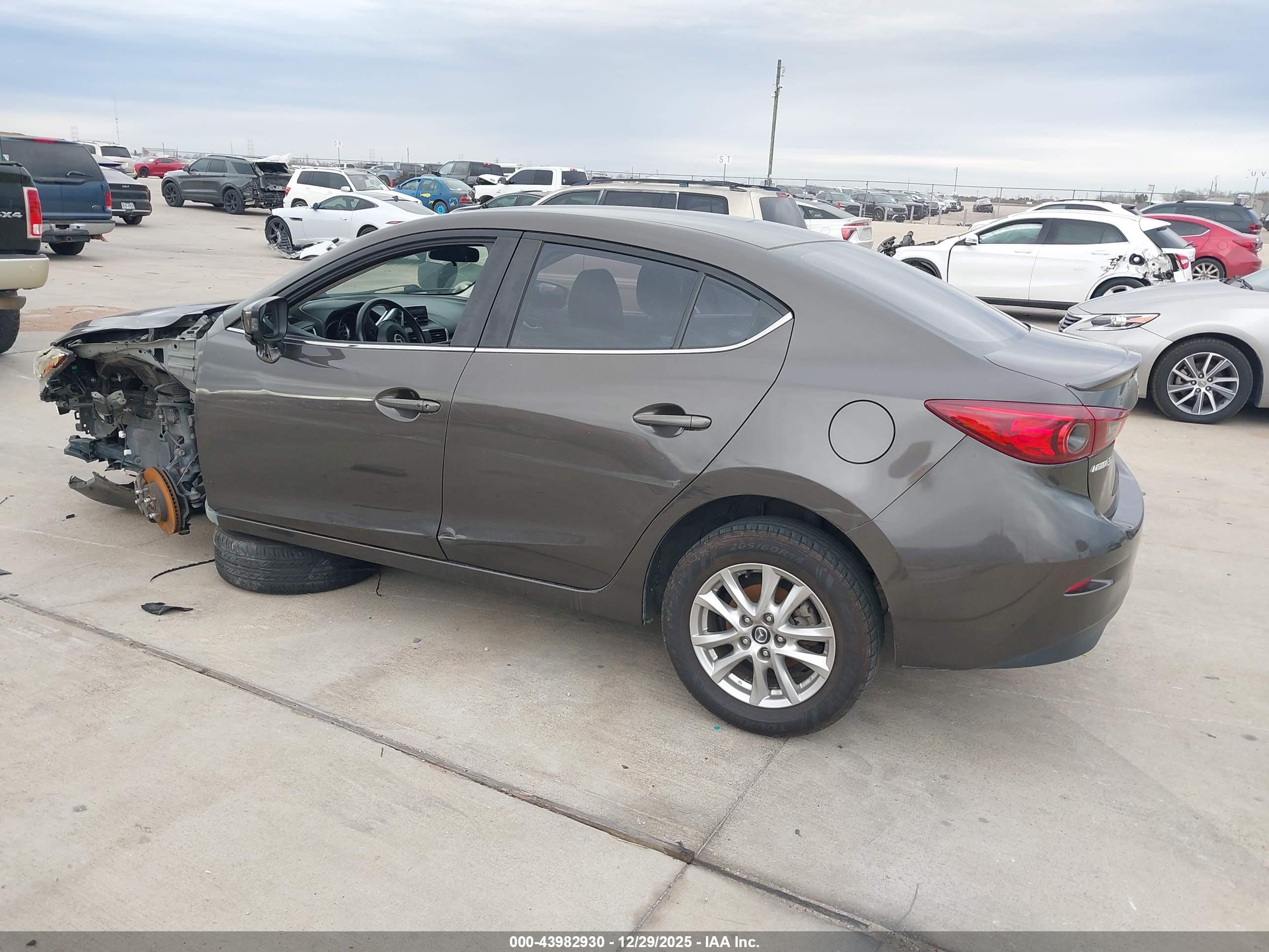MAZDA MAZDA3 image 3