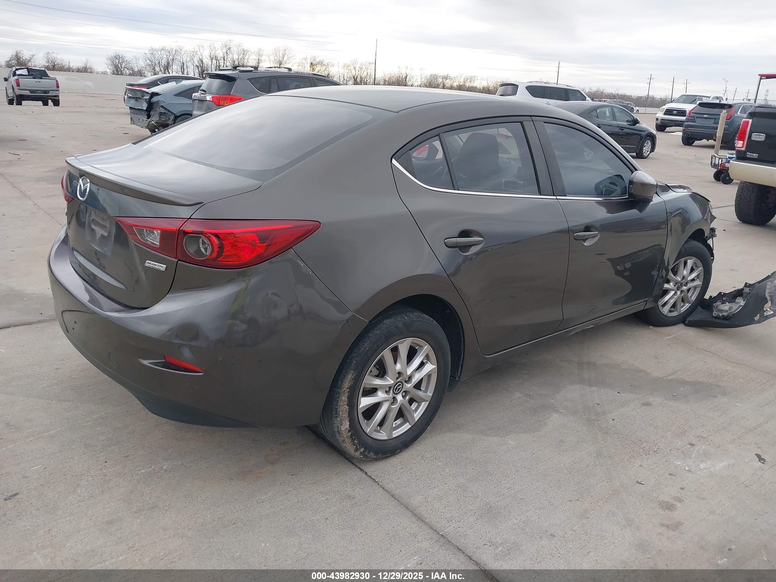 MAZDA MAZDA3 image 4