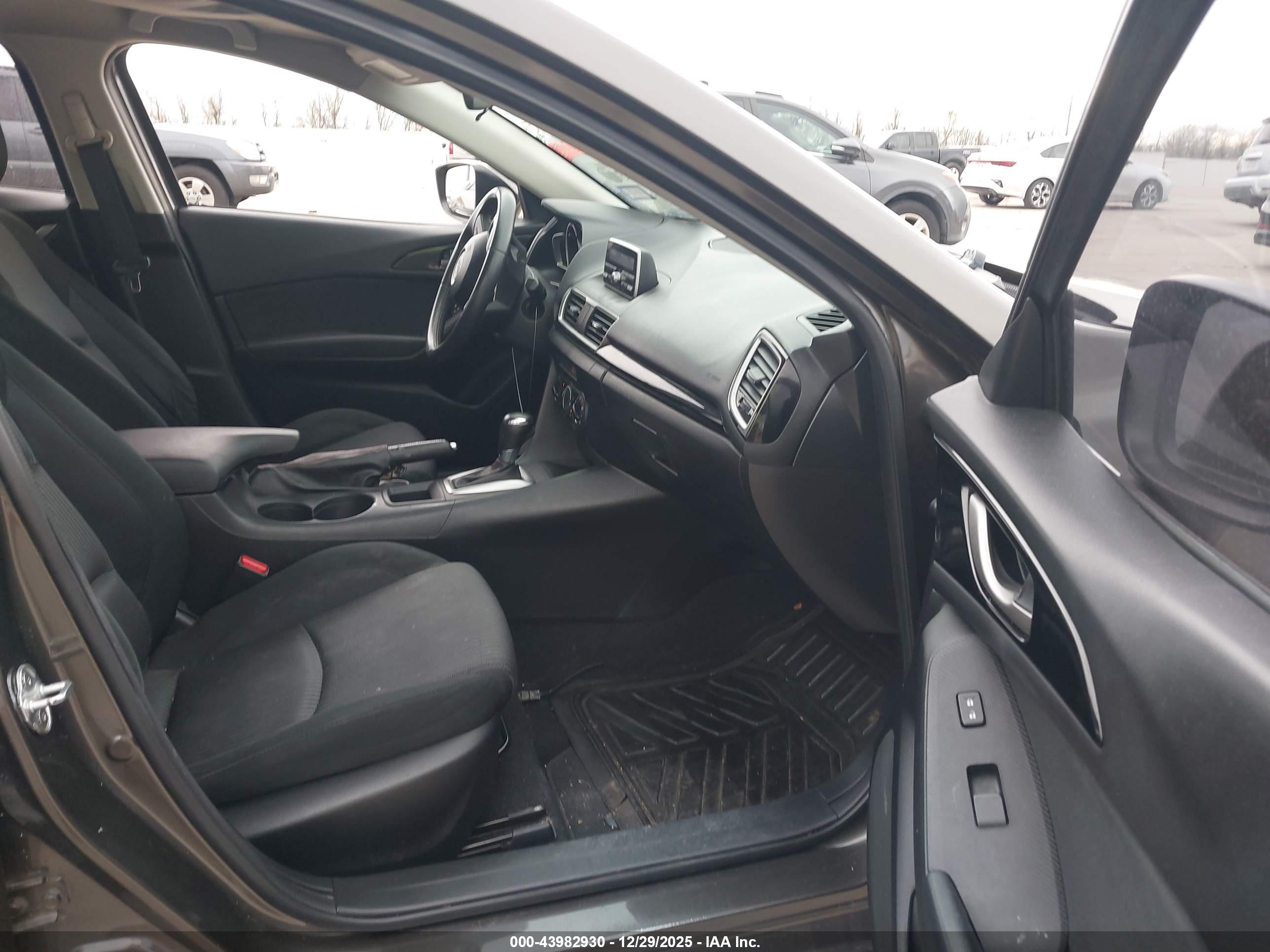 MAZDA MAZDA3 image 5