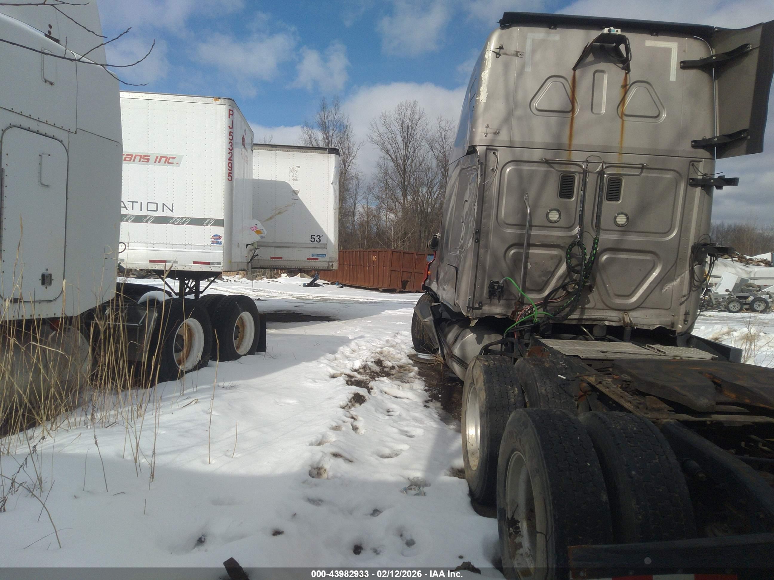 FREIGHTLINER CASCADIA image 3