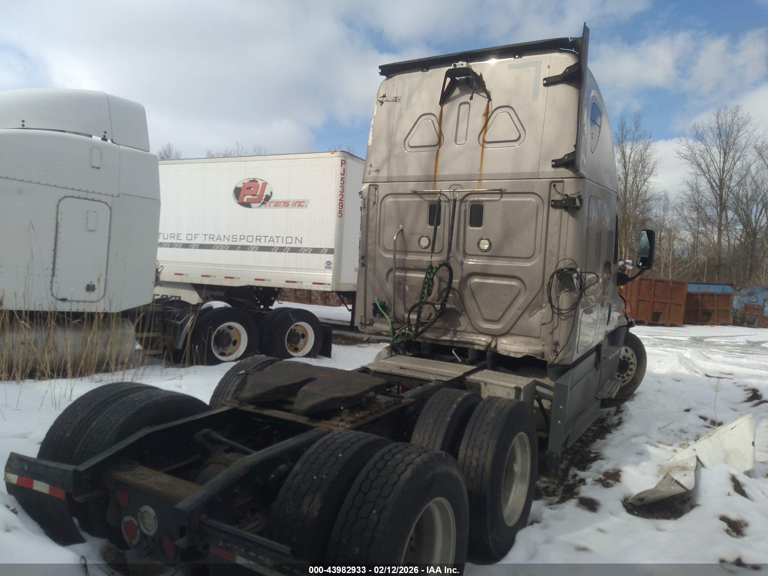 FREIGHTLINER CASCADIA image 4
