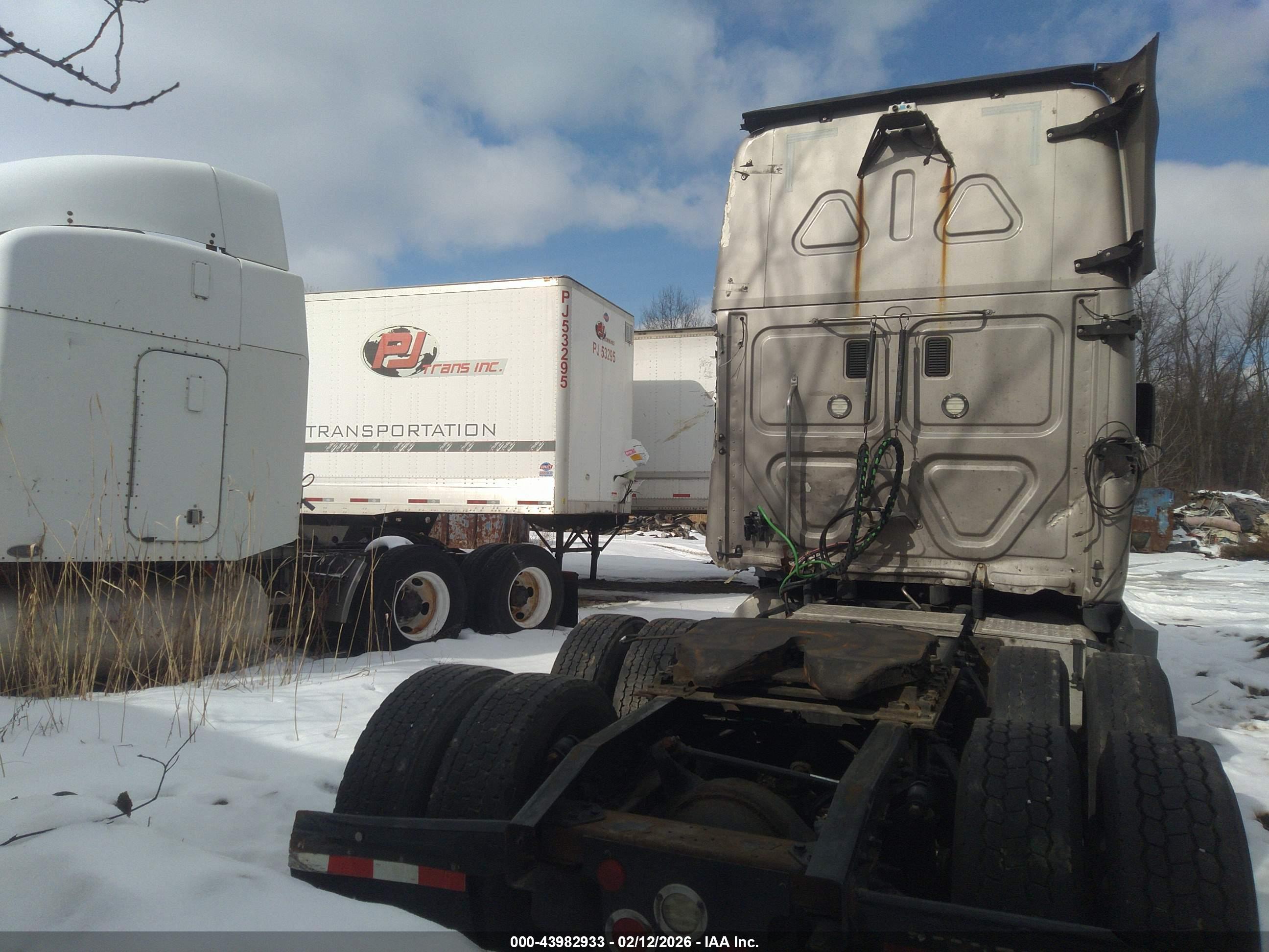 FREIGHTLINER CASCADIA image 8