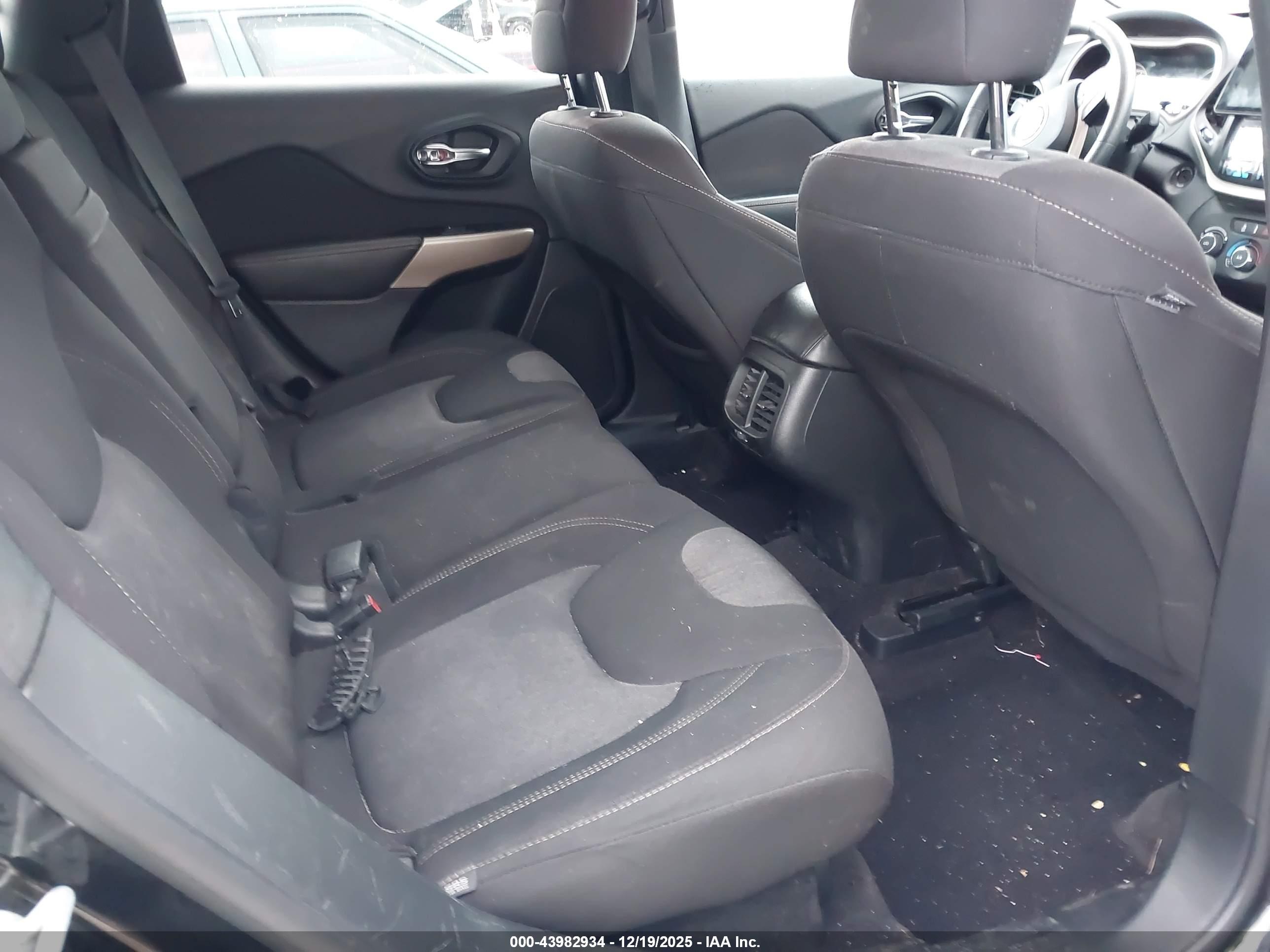 JEEP CHEROKEE image 8