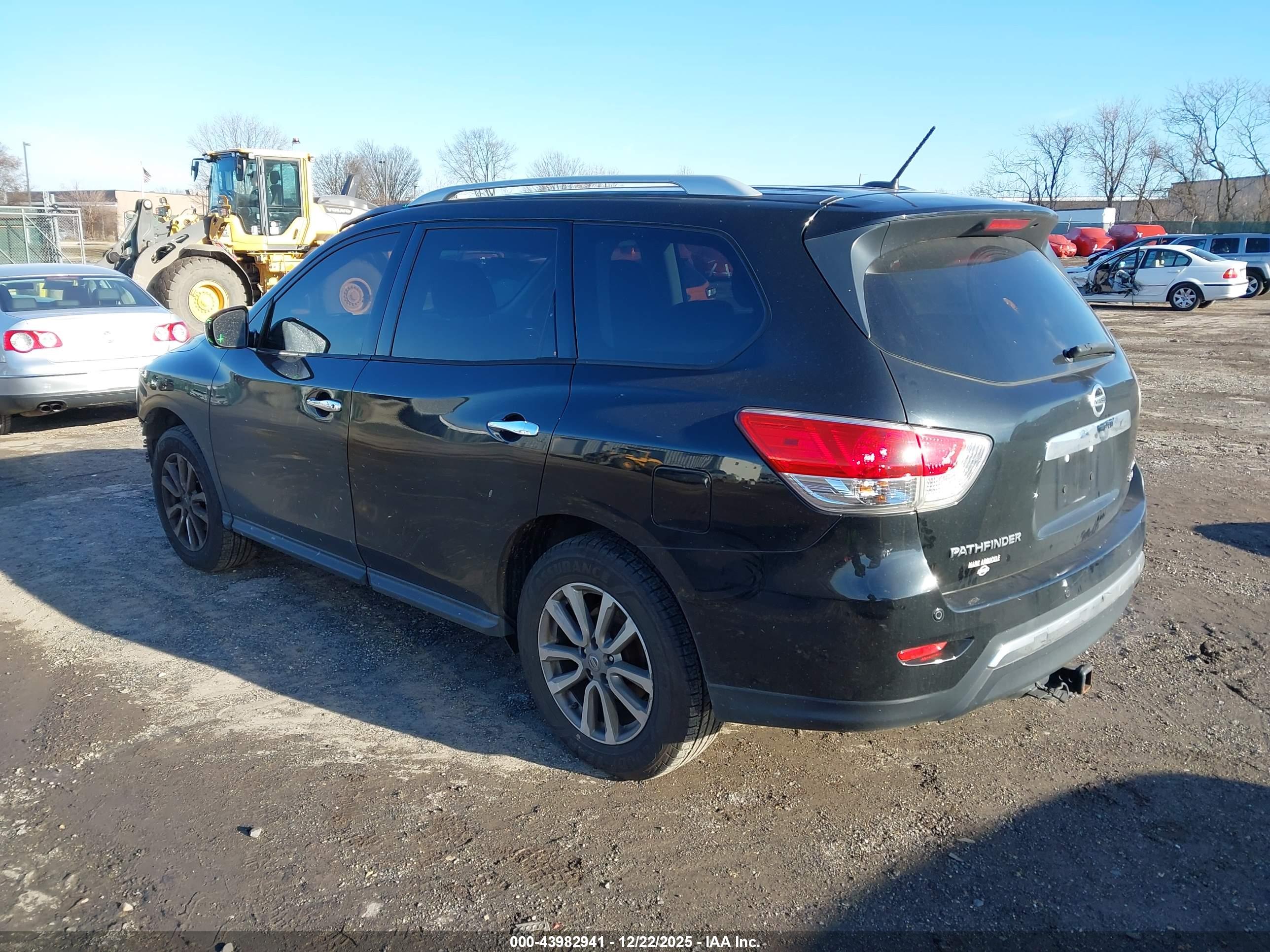 NISSAN PATHFINDER image 3