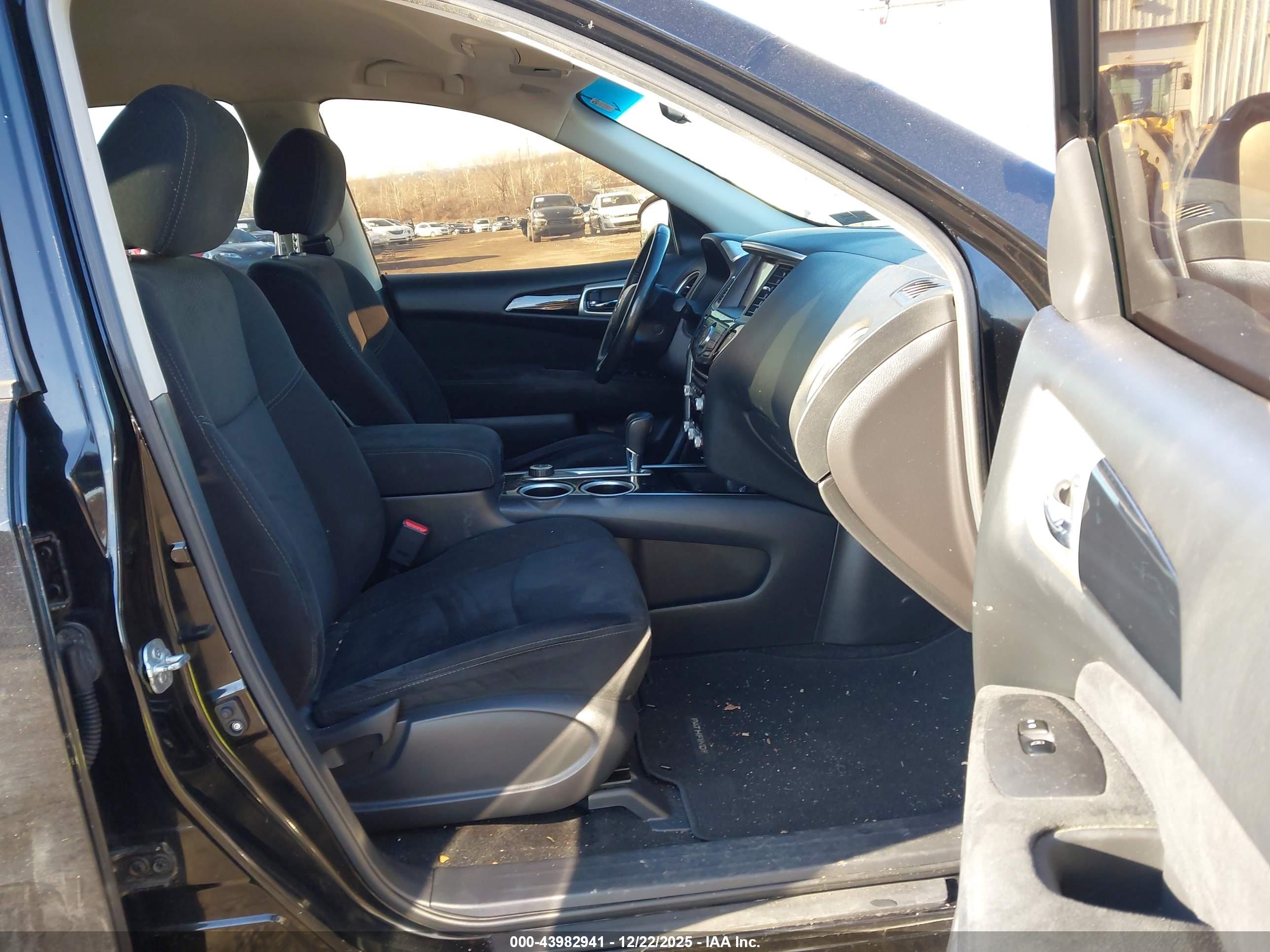 NISSAN PATHFINDER image 5