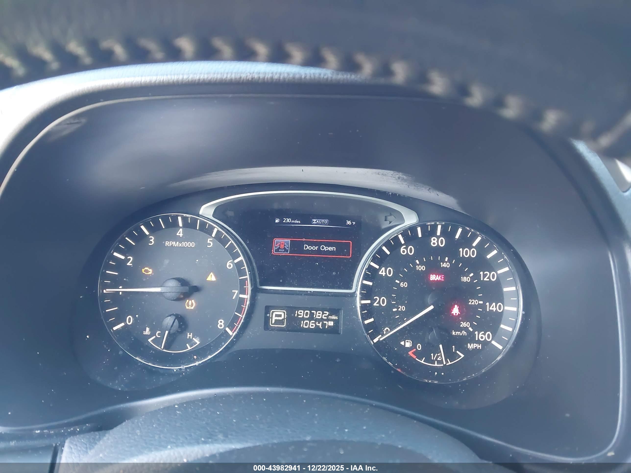 NISSAN PATHFINDER image 7