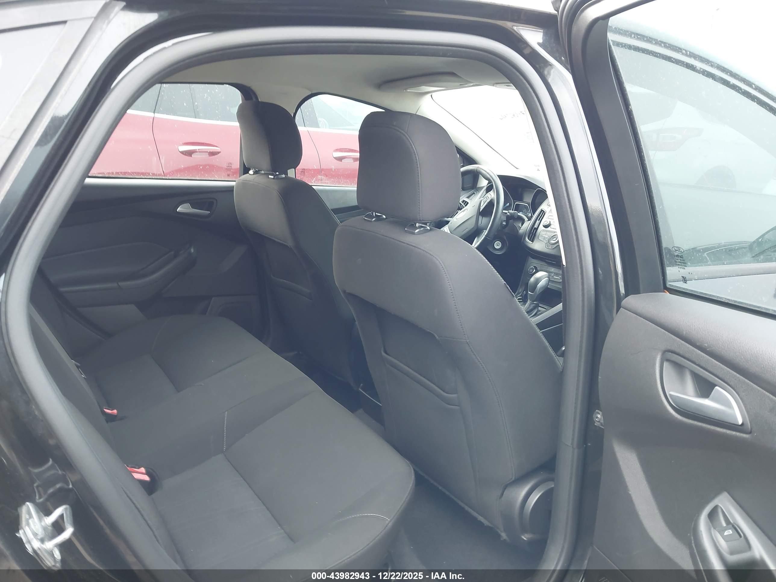 FORD FOCUS image 8
