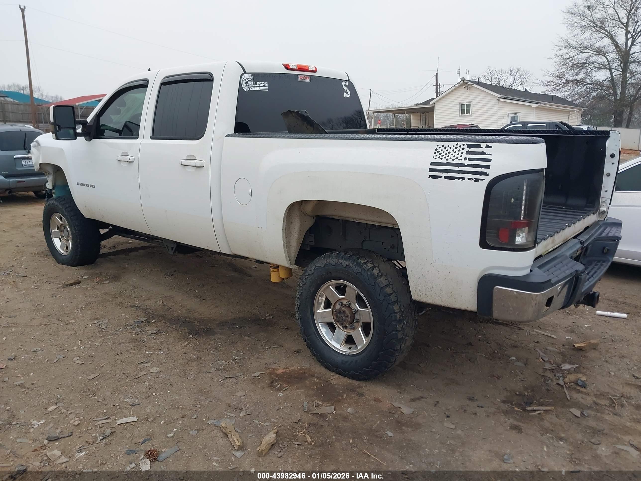 CHEVROLET SILVERADO image 3