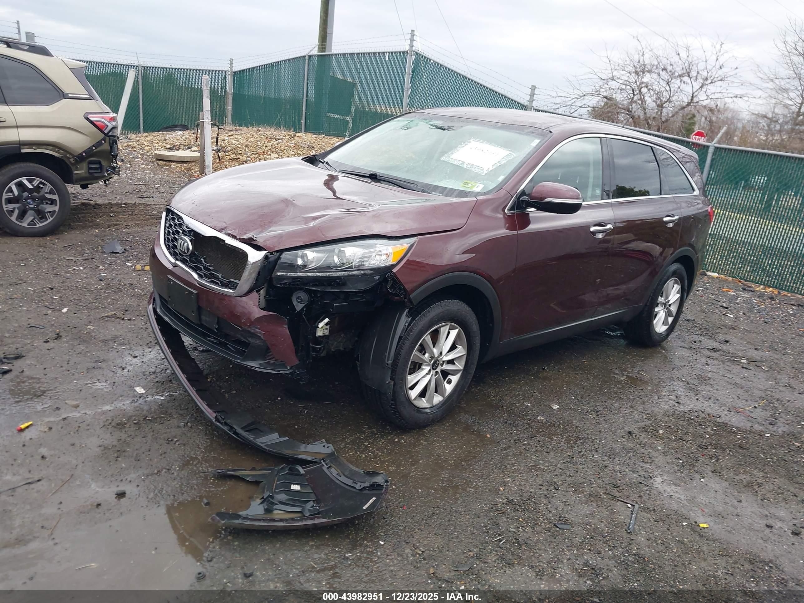 KIA SORENTO image 2