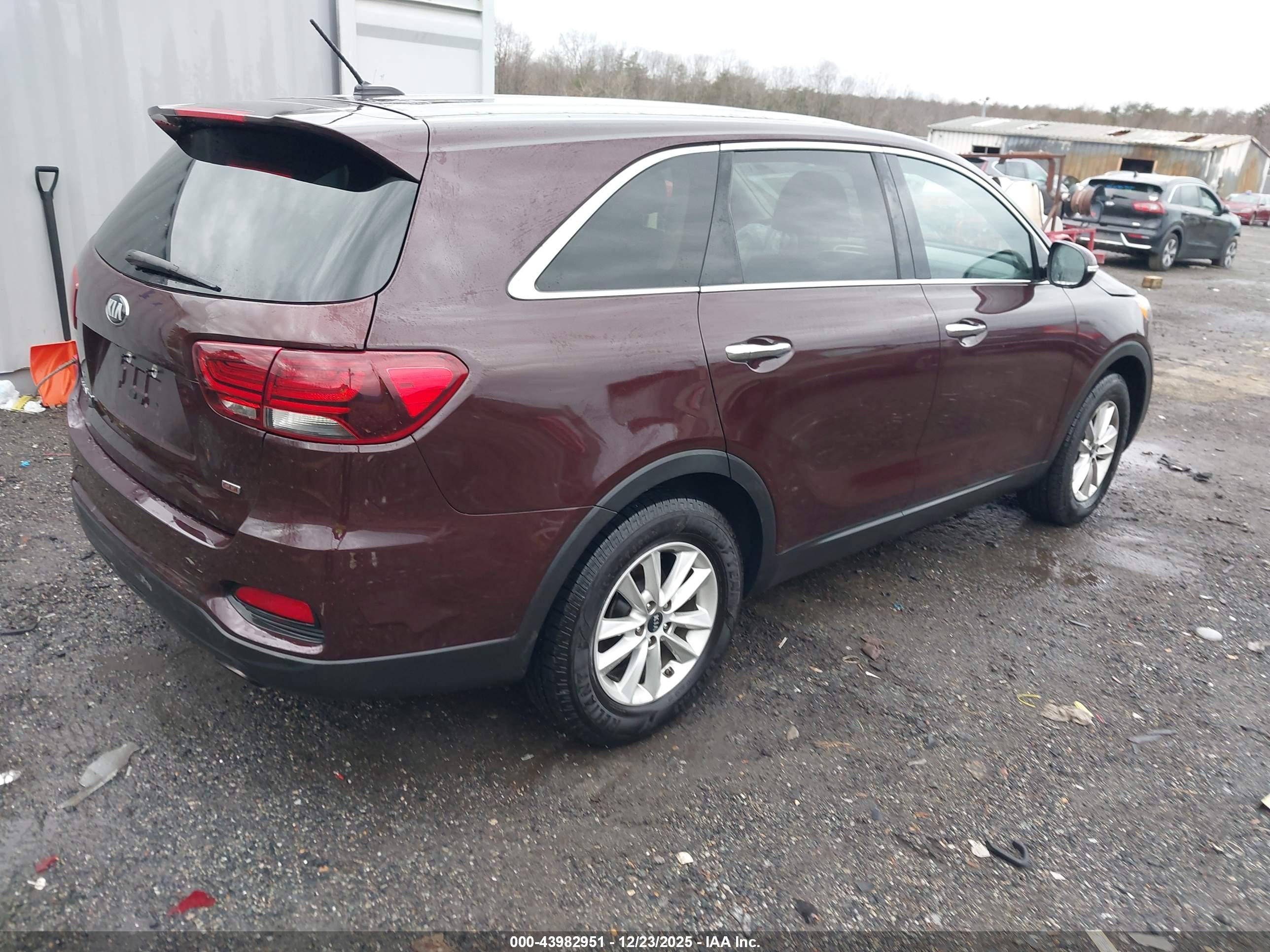 KIA SORENTO image 4