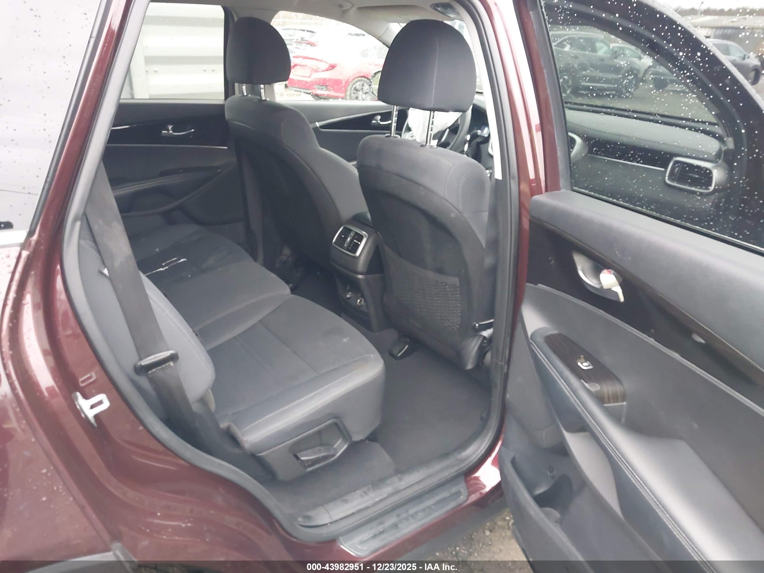 KIA SORENTO image 8