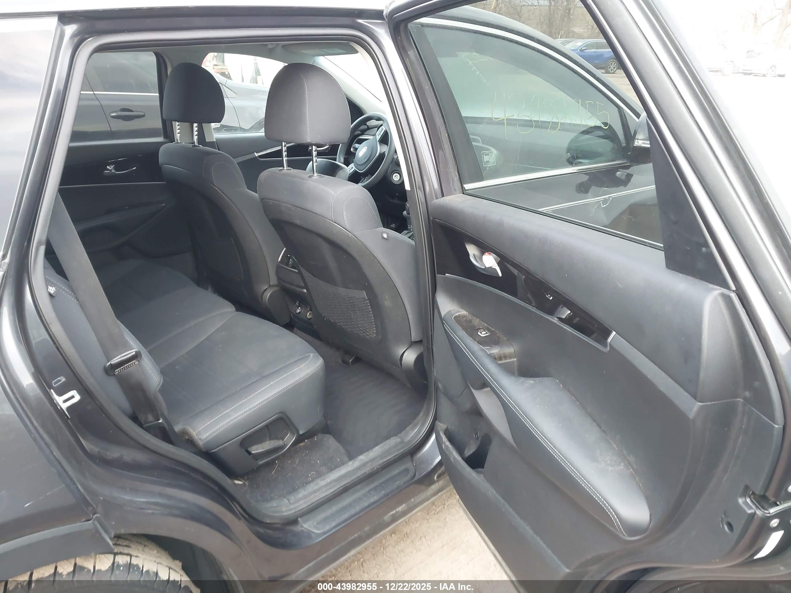 KIA SORENTO image 8
