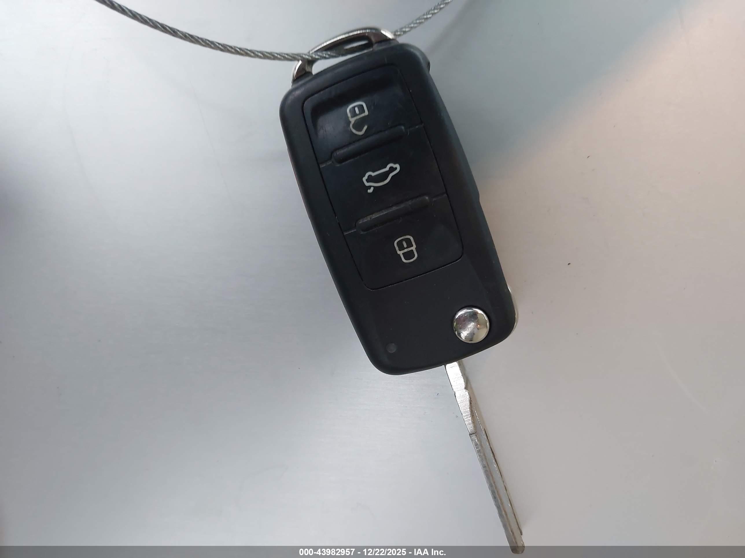 VOLKSWAGEN JETTA image 11