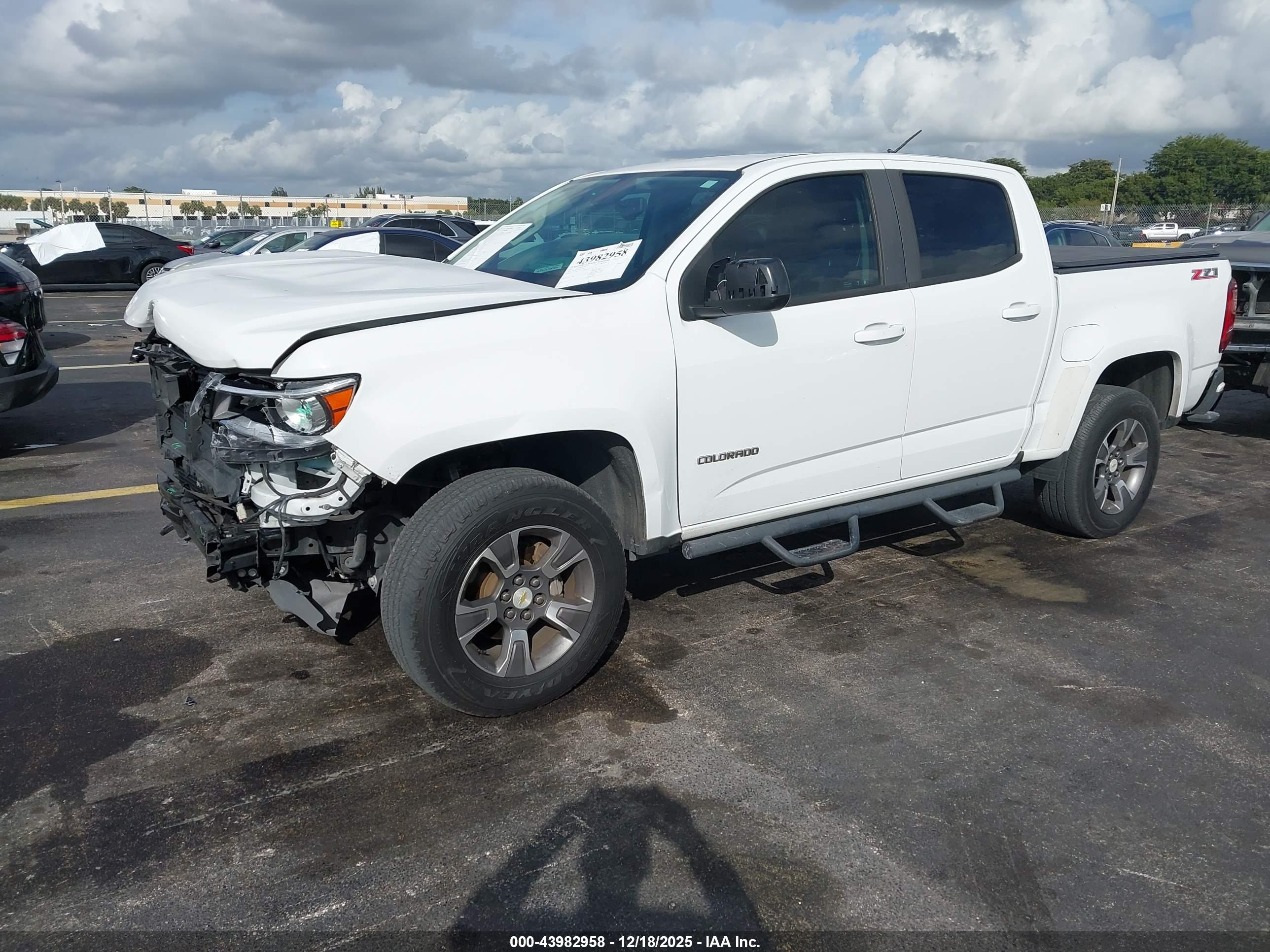 CHEVROLET COLORADO image 2