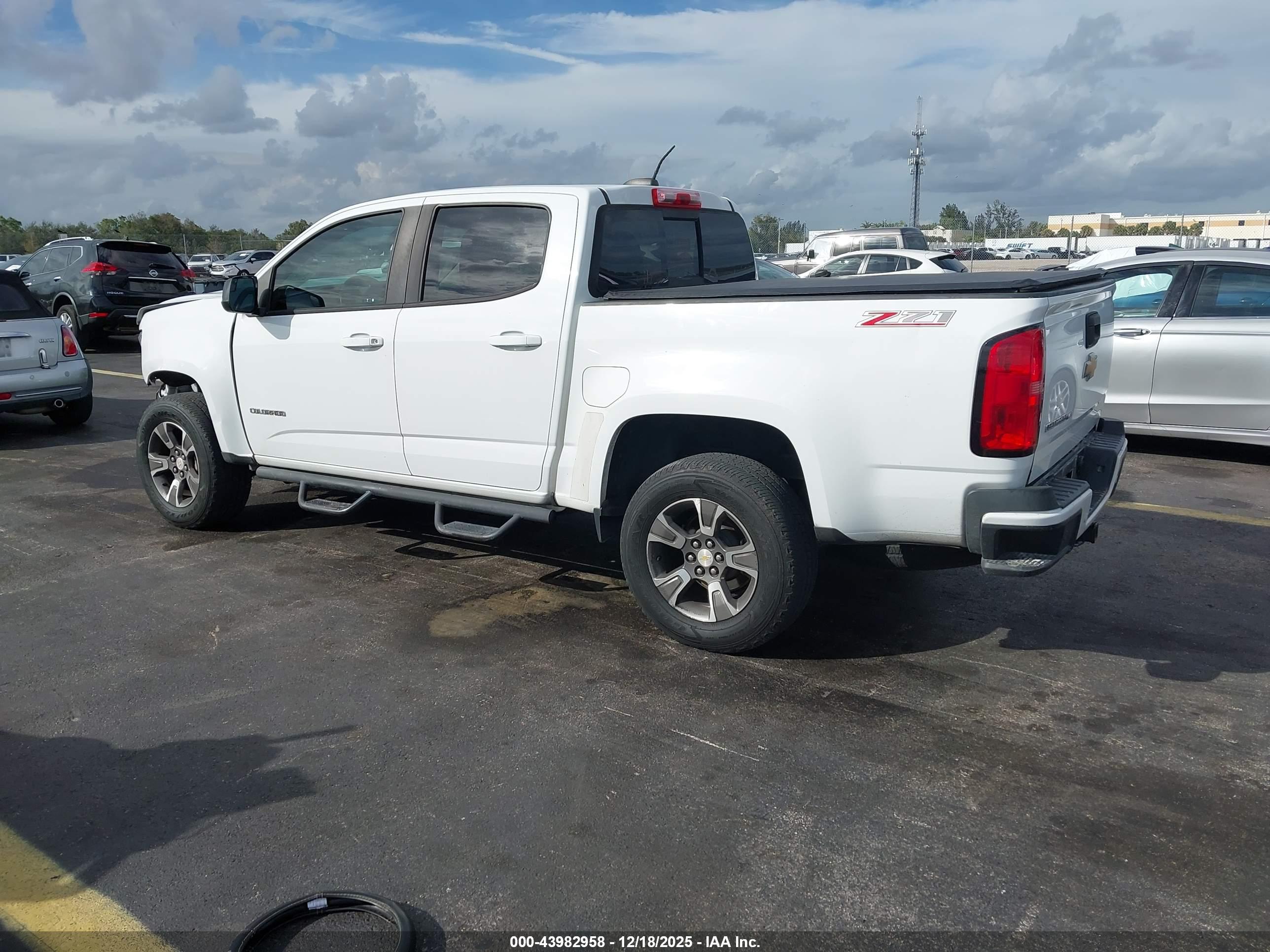CHEVROLET COLORADO image 3