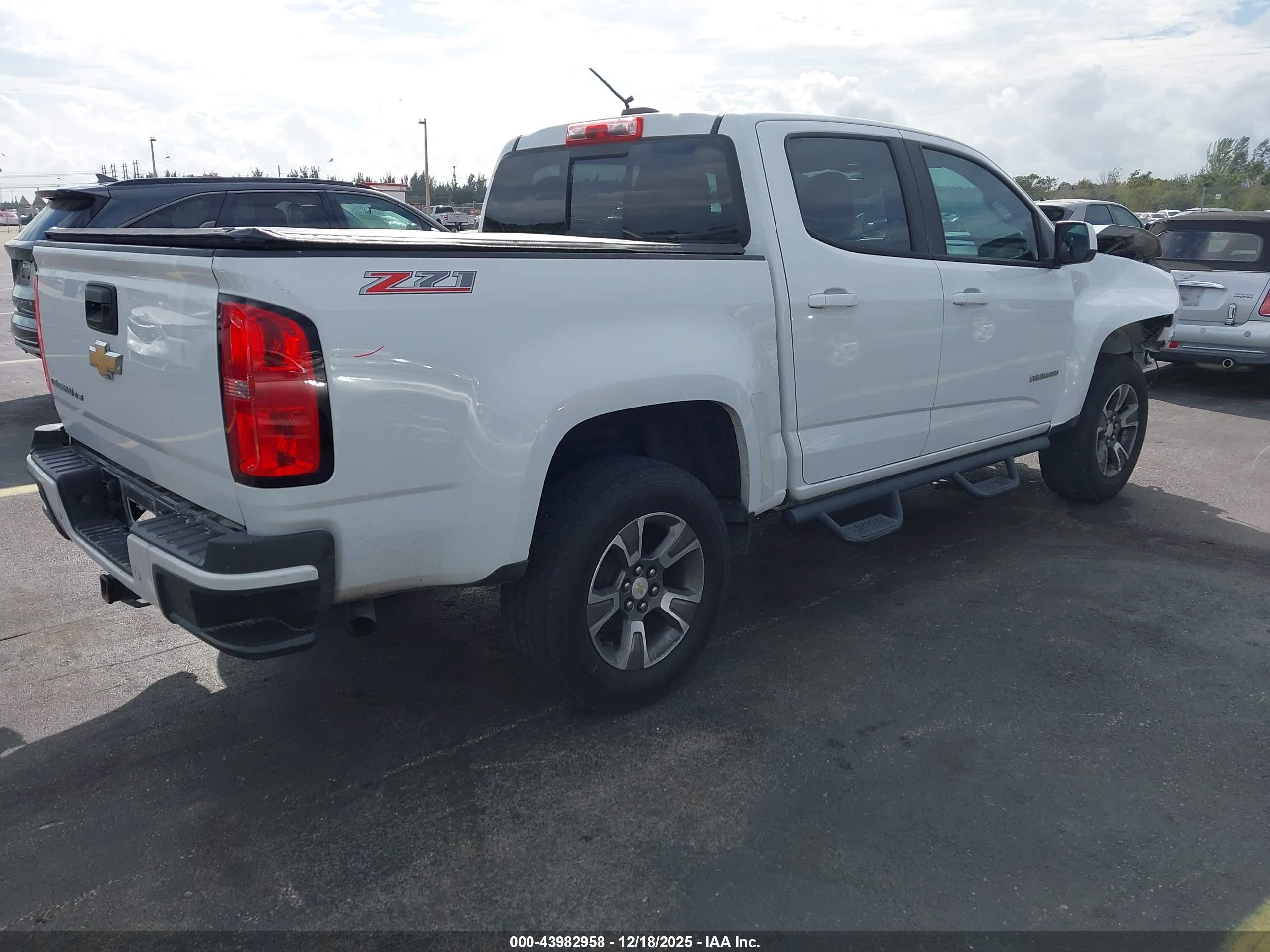 CHEVROLET COLORADO image 4