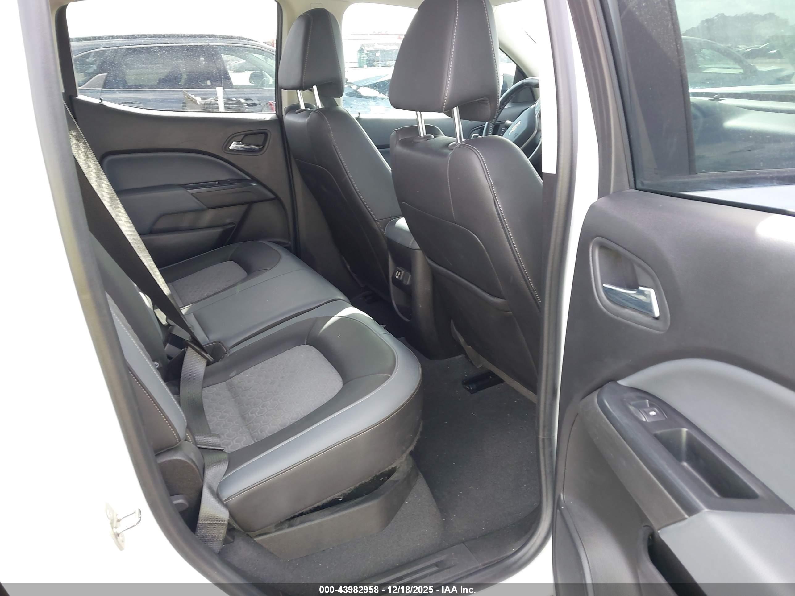 CHEVROLET COLORADO image 8