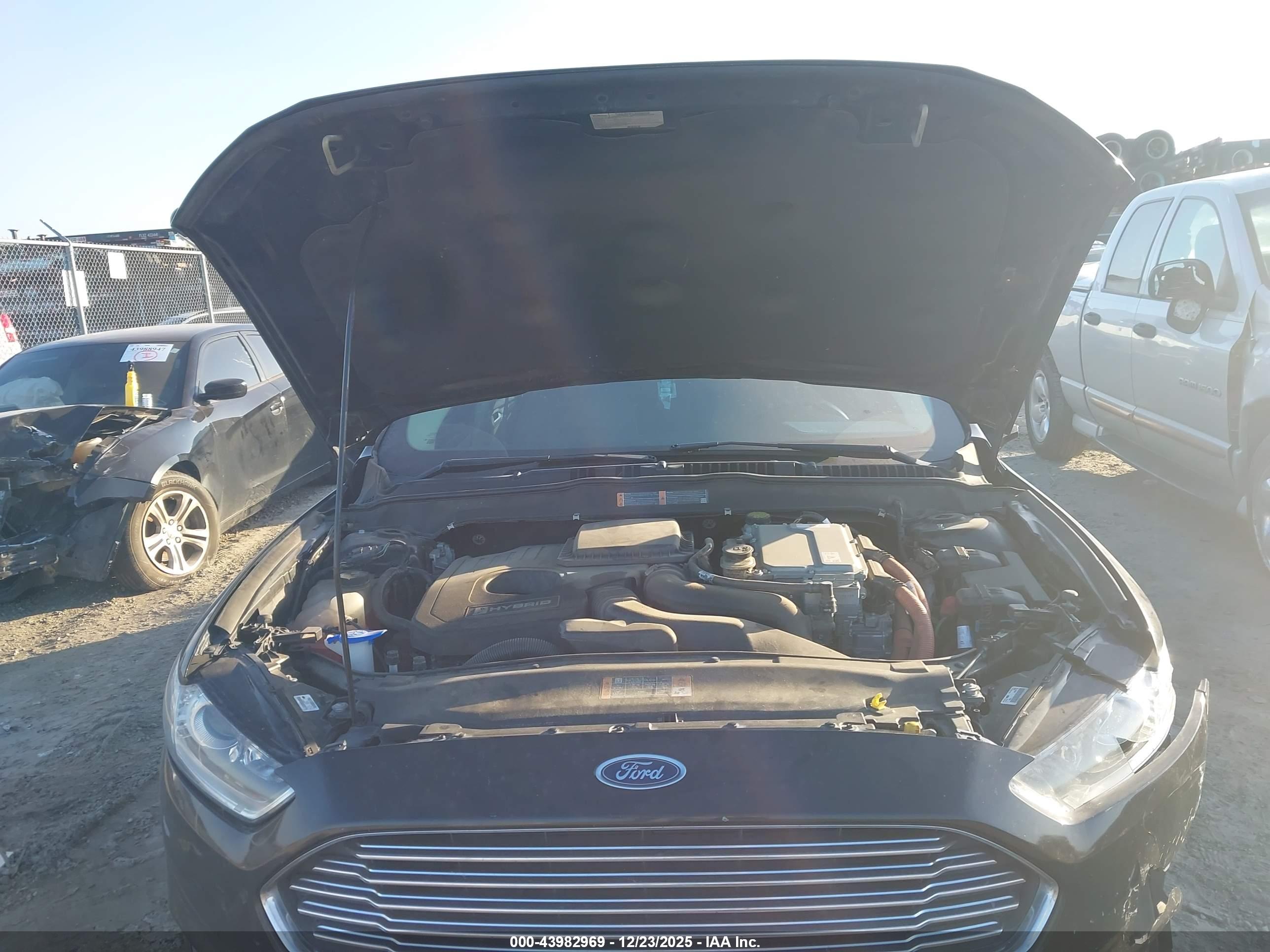 FORD FUSION image 10
