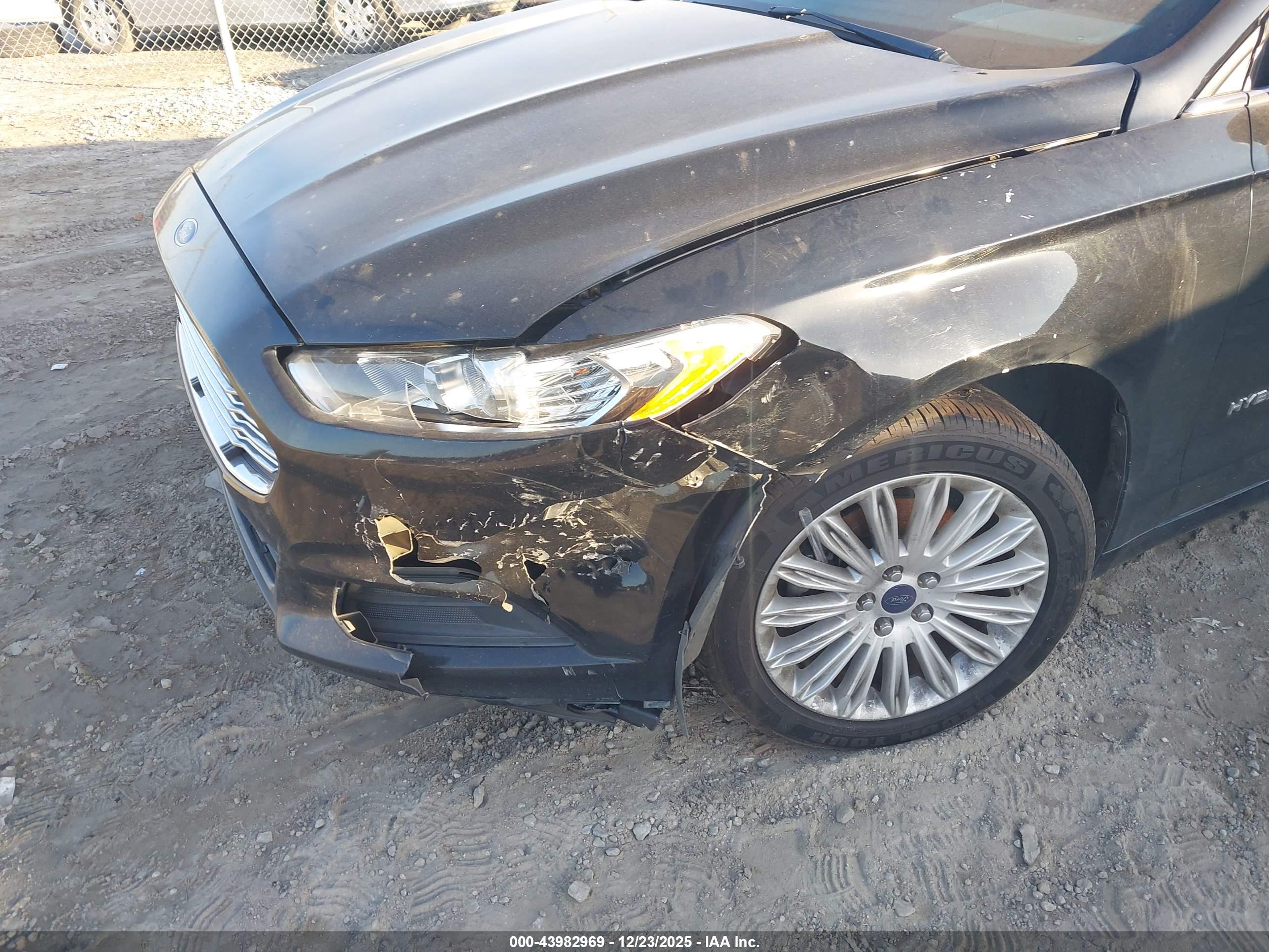 FORD FUSION image 6