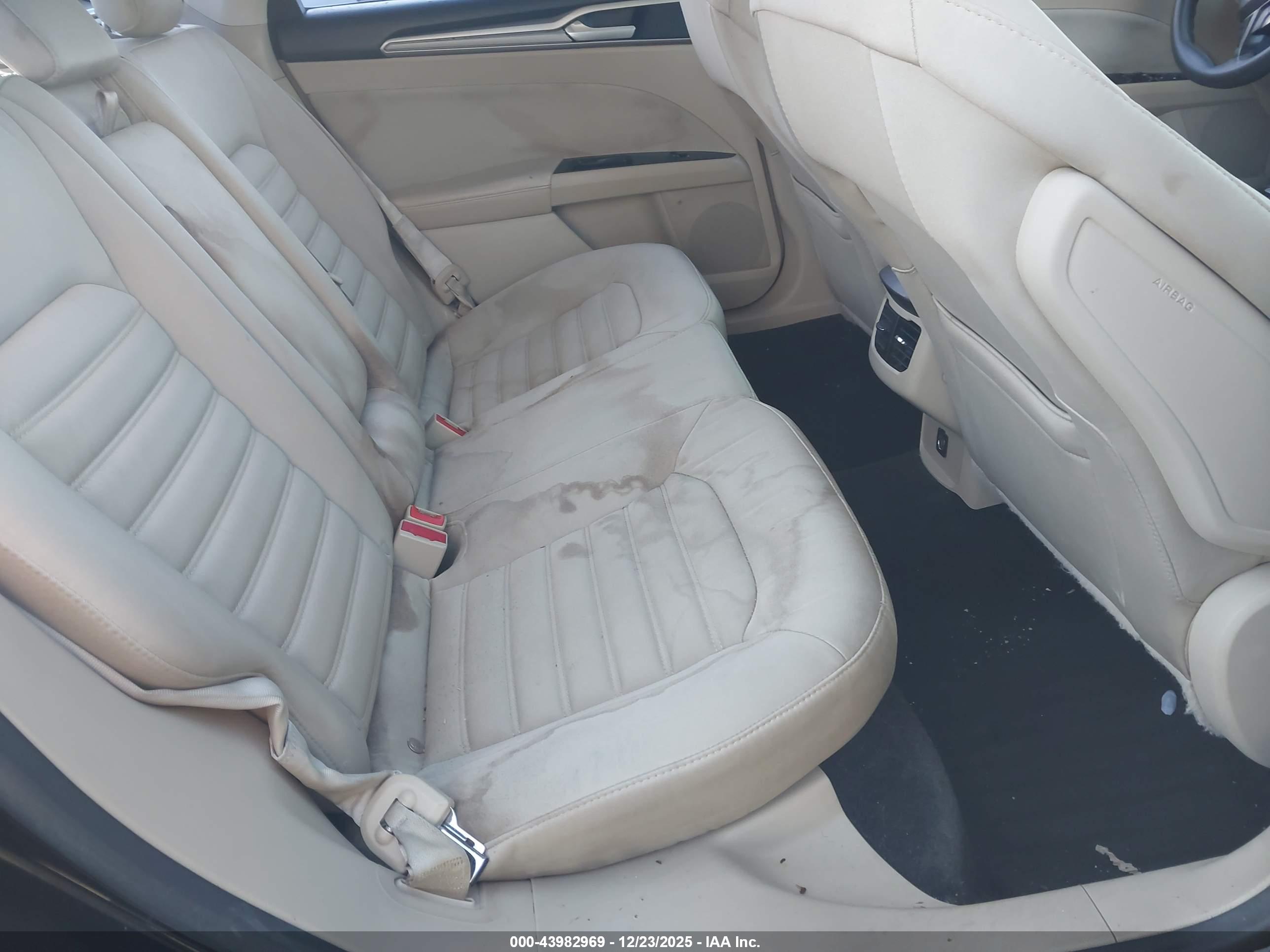 FORD FUSION image 8