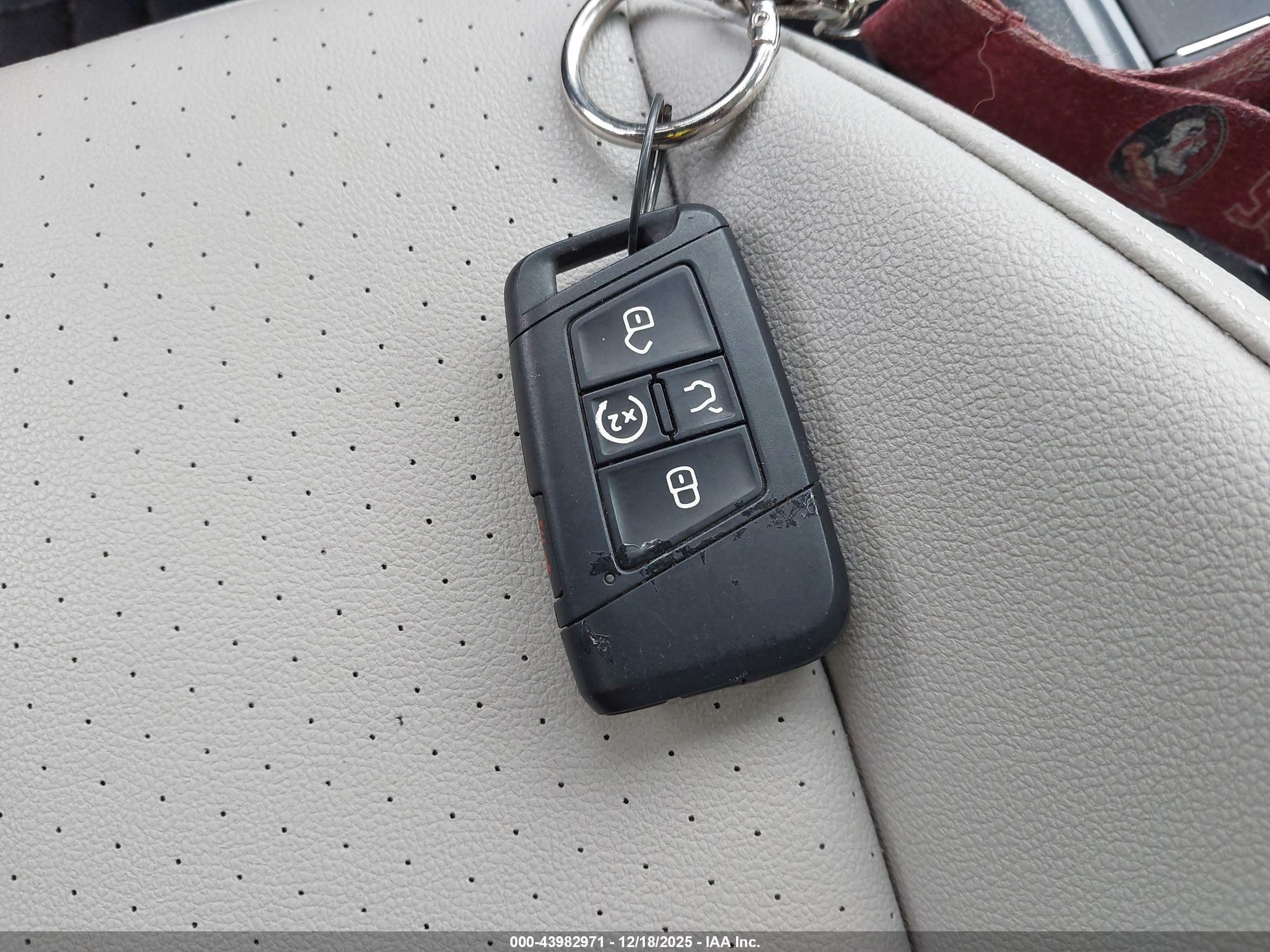 VOLKSWAGEN TIGUAN image 11