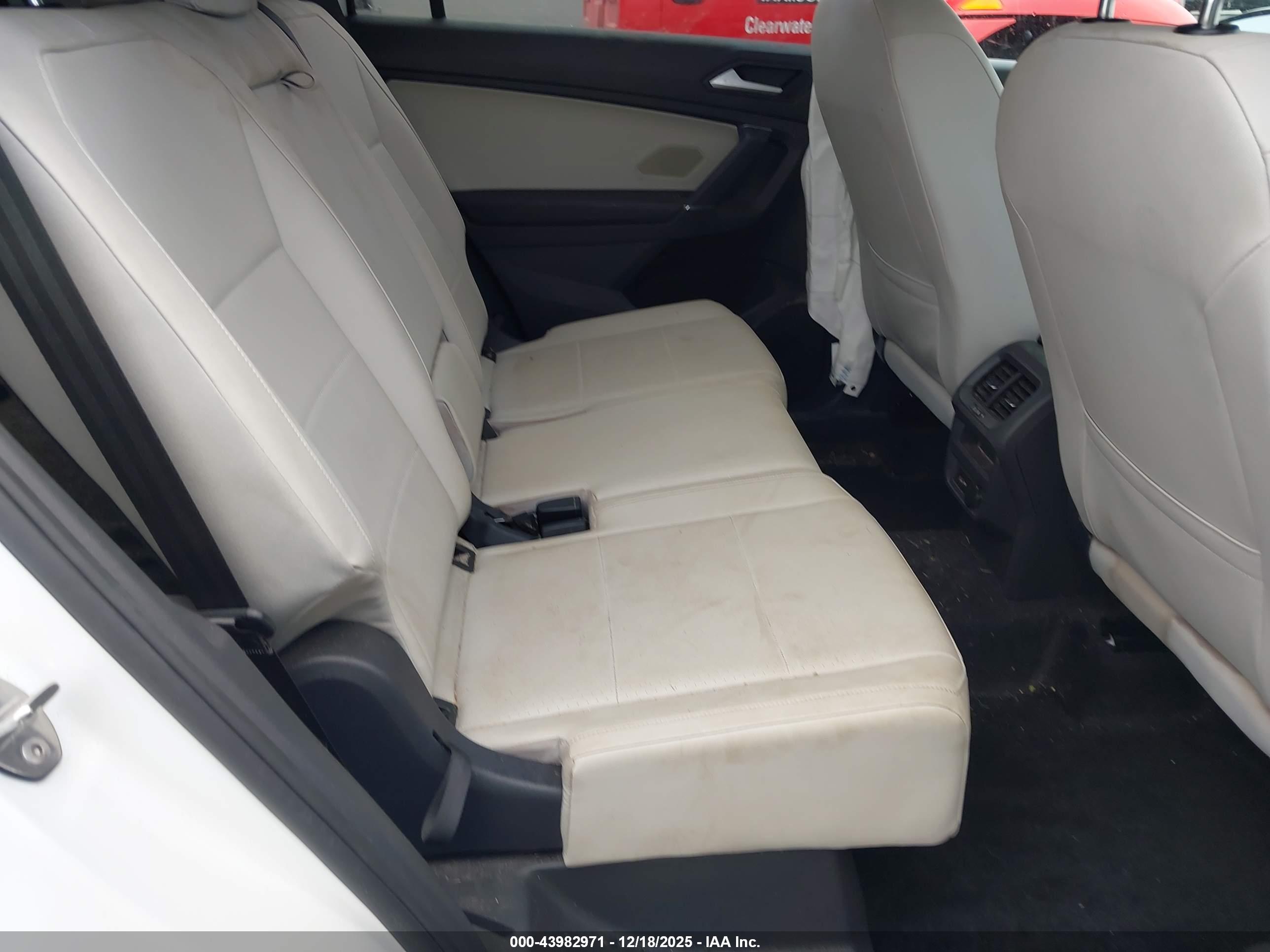 VOLKSWAGEN TIGUAN image 8