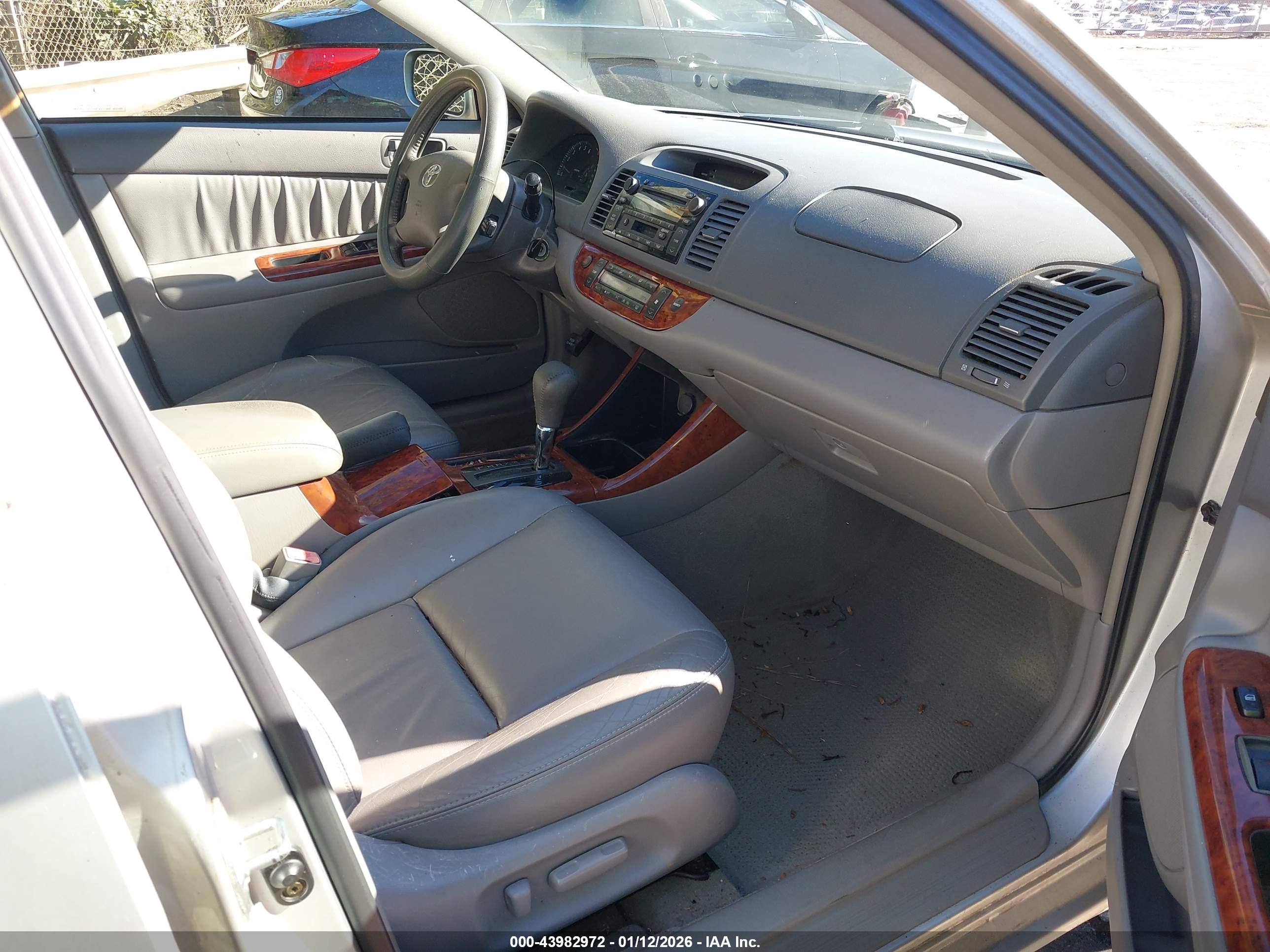 TOYOTA CAMRY image 5