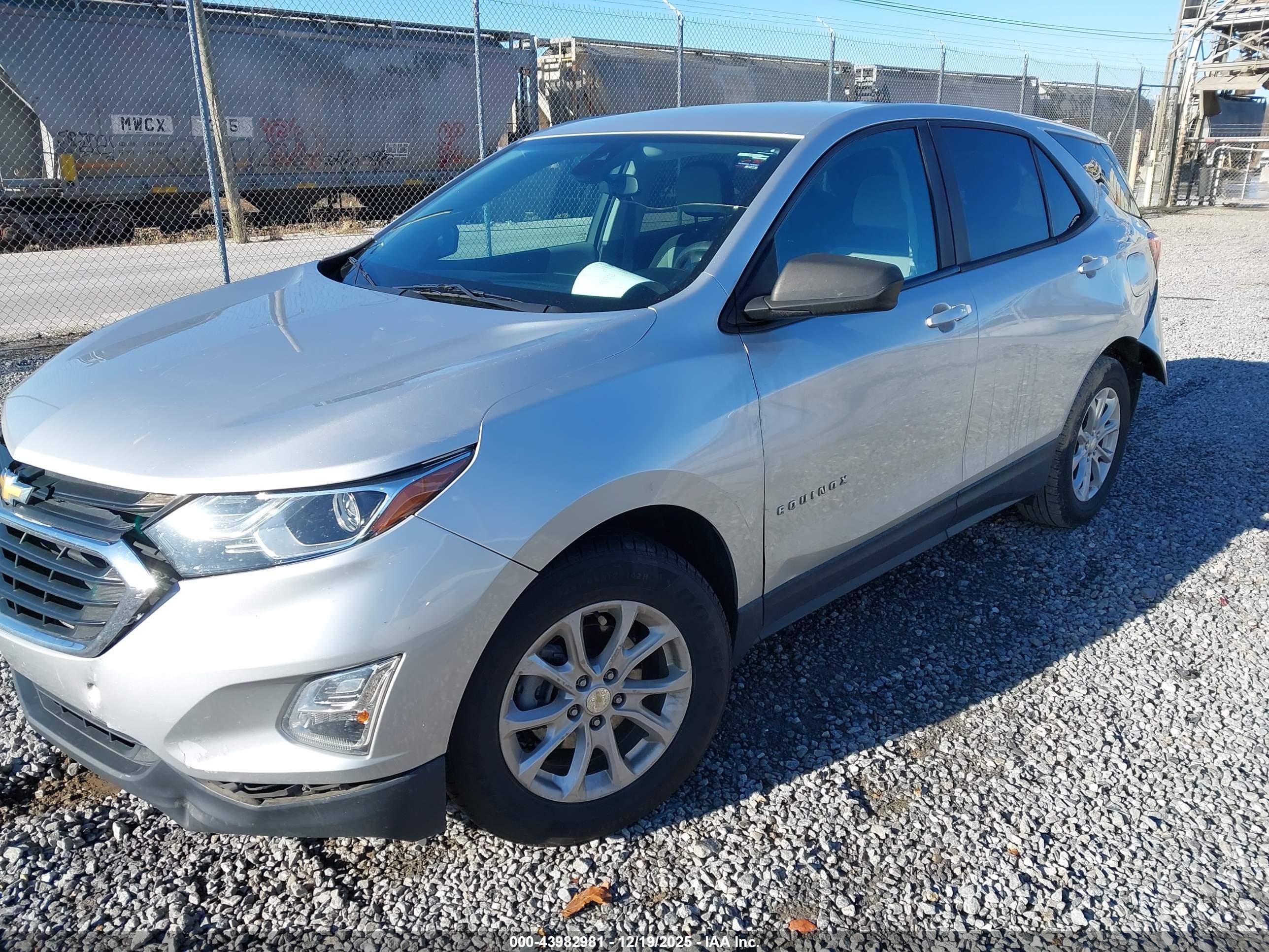 CHEVROLET EQUINOX image 2