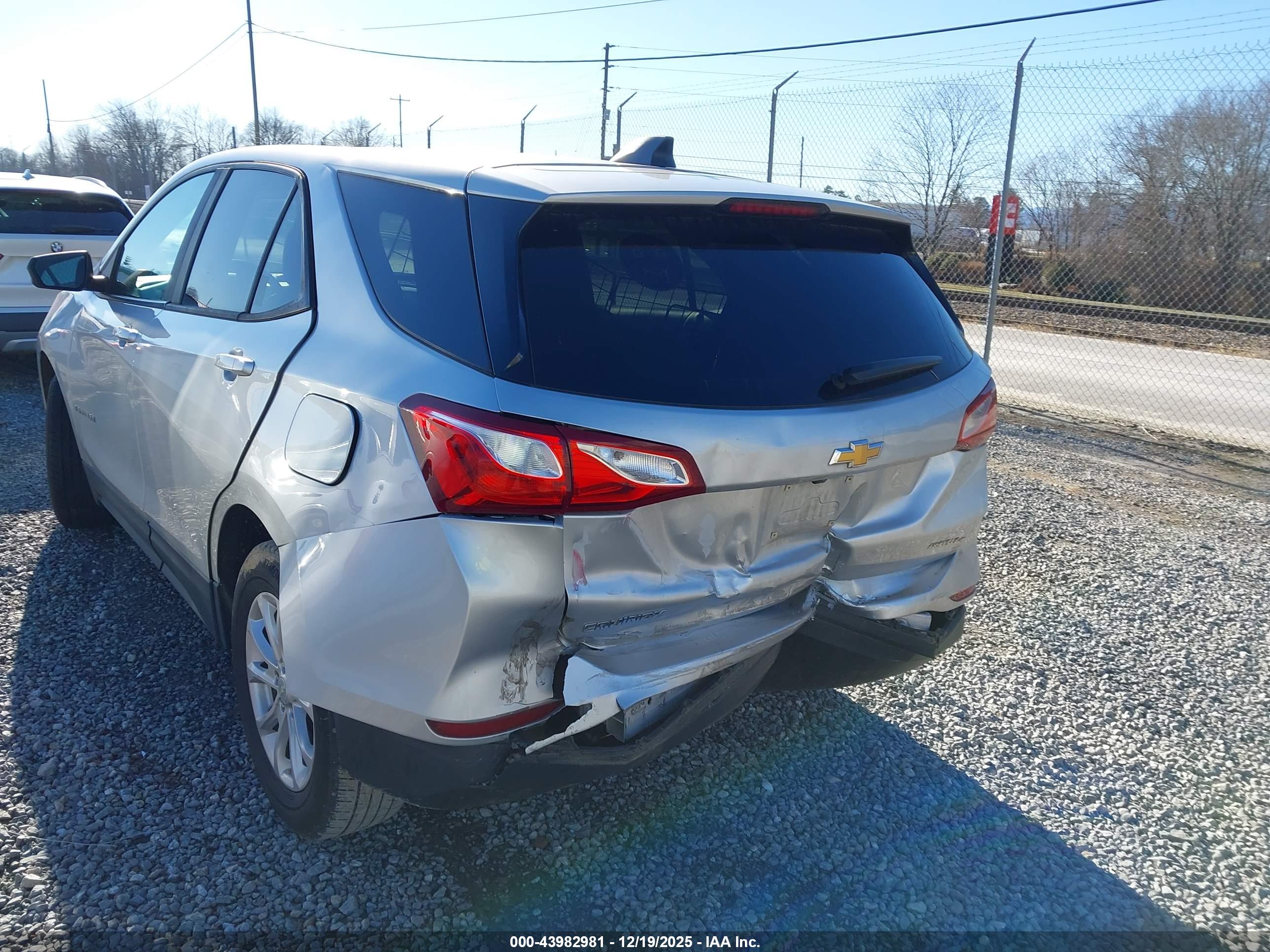 CHEVROLET EQUINOX image 3