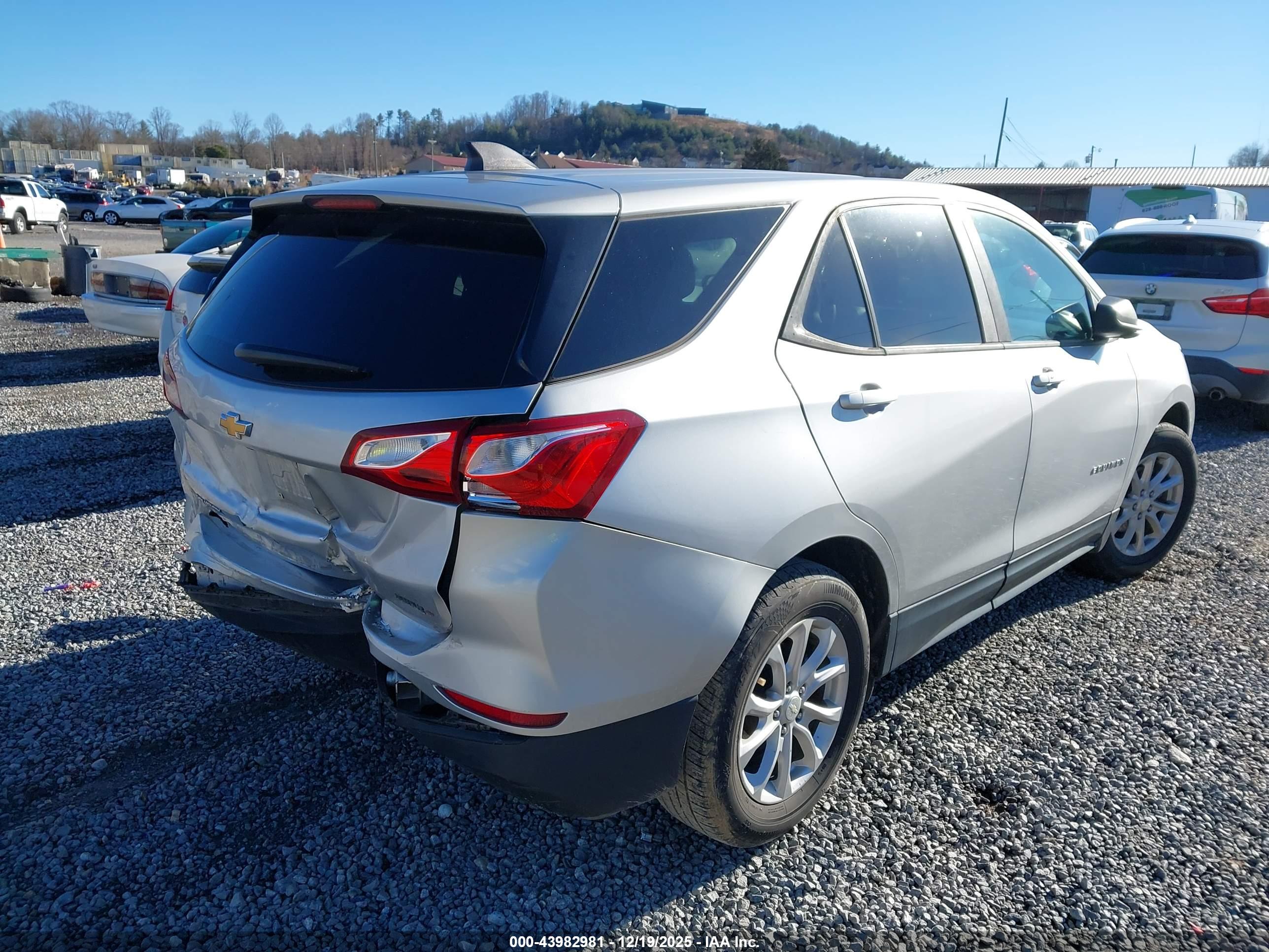 CHEVROLET EQUINOX image 4