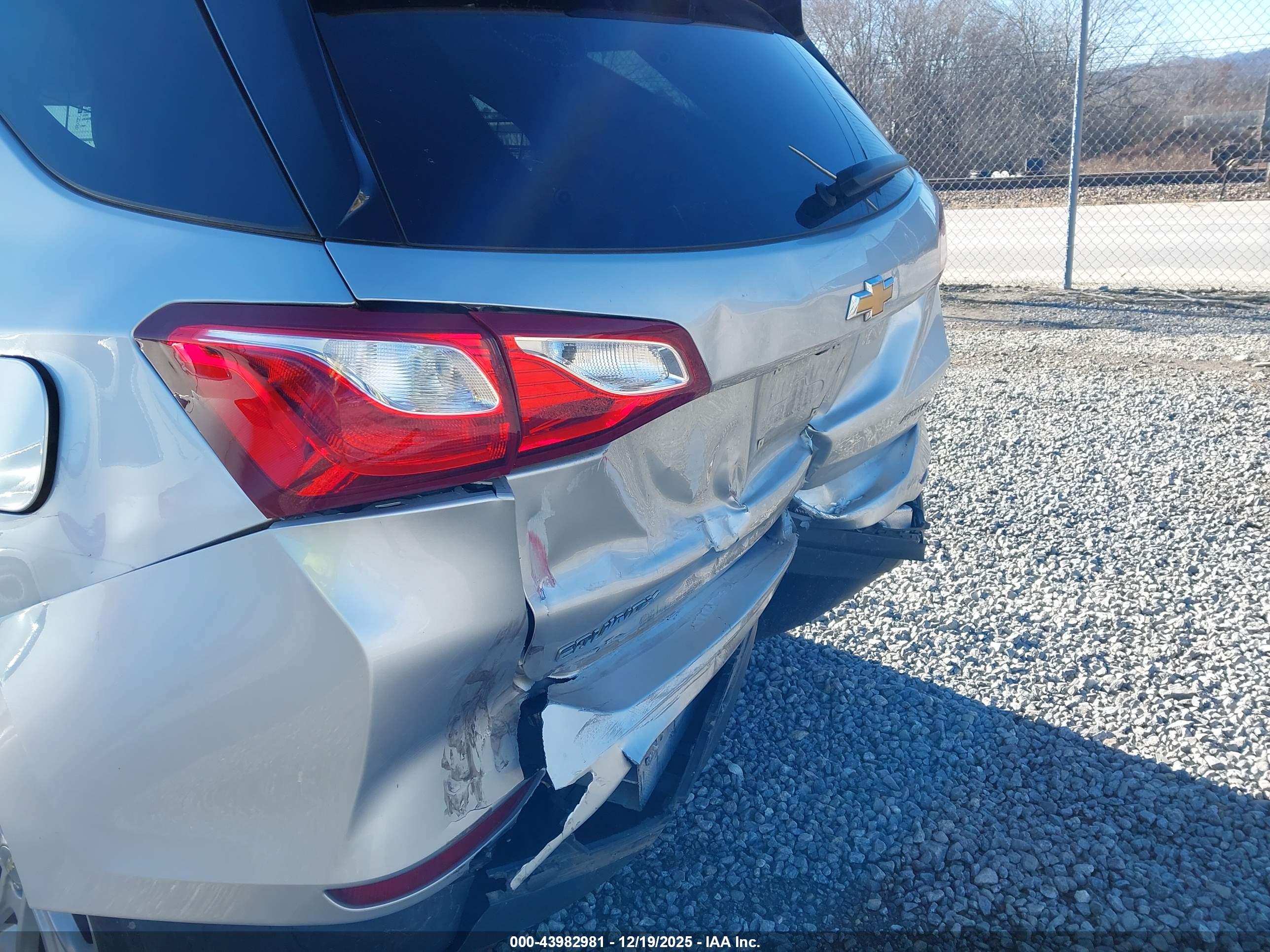 CHEVROLET EQUINOX image 6