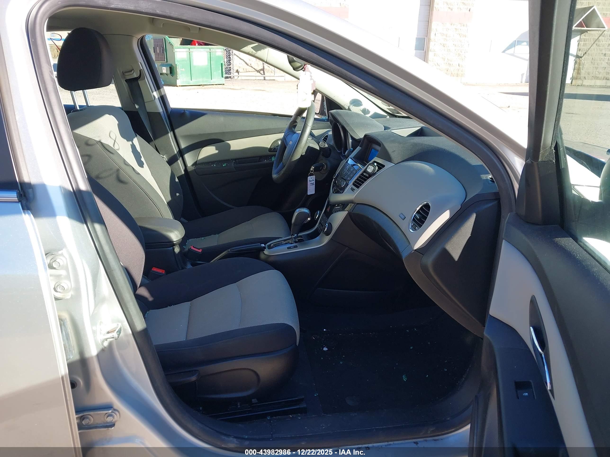 CHEVROLET CRUZE image 5
