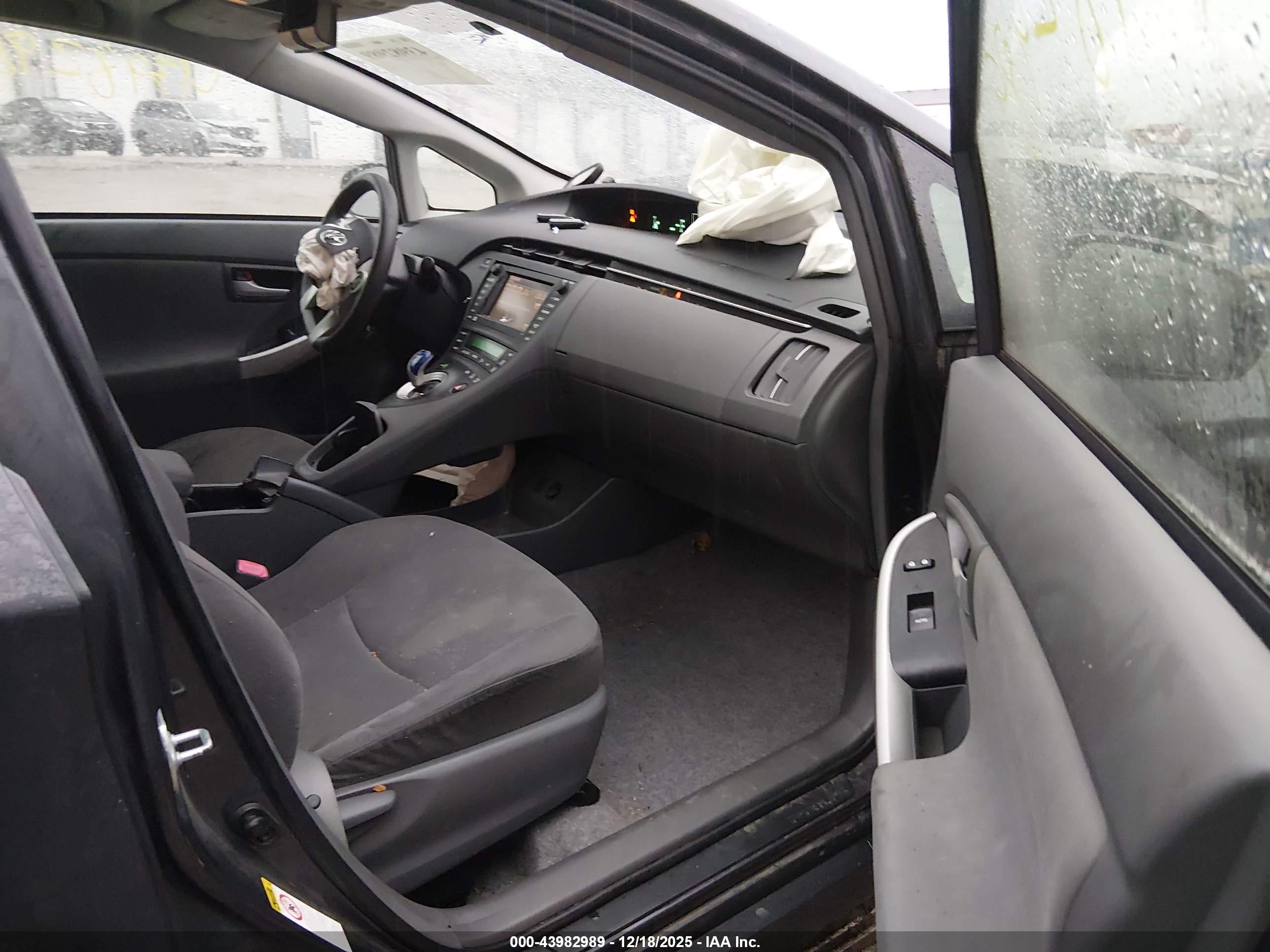 TOYOTA PRIUS image 5