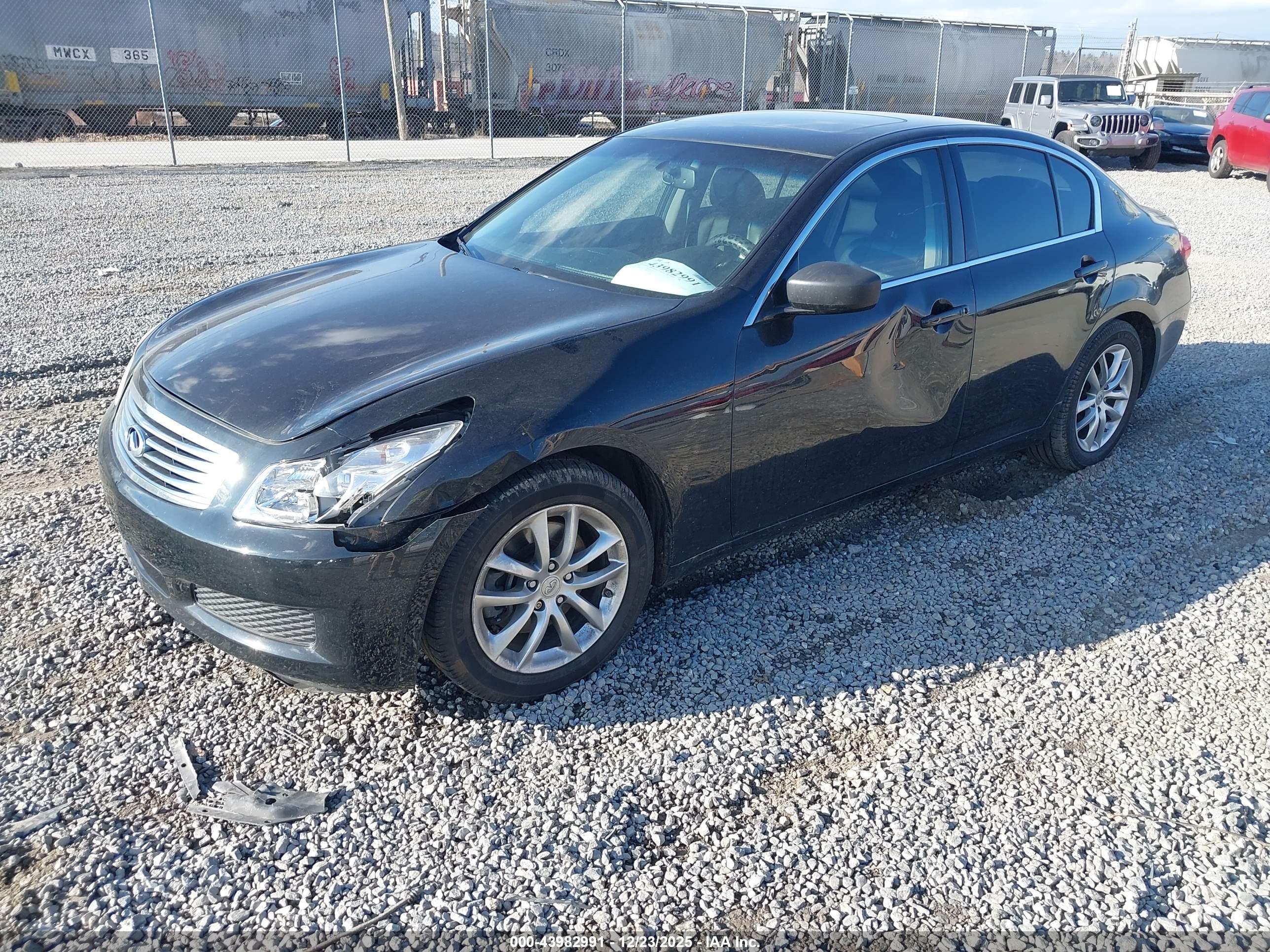 INFINITI G37 image 2