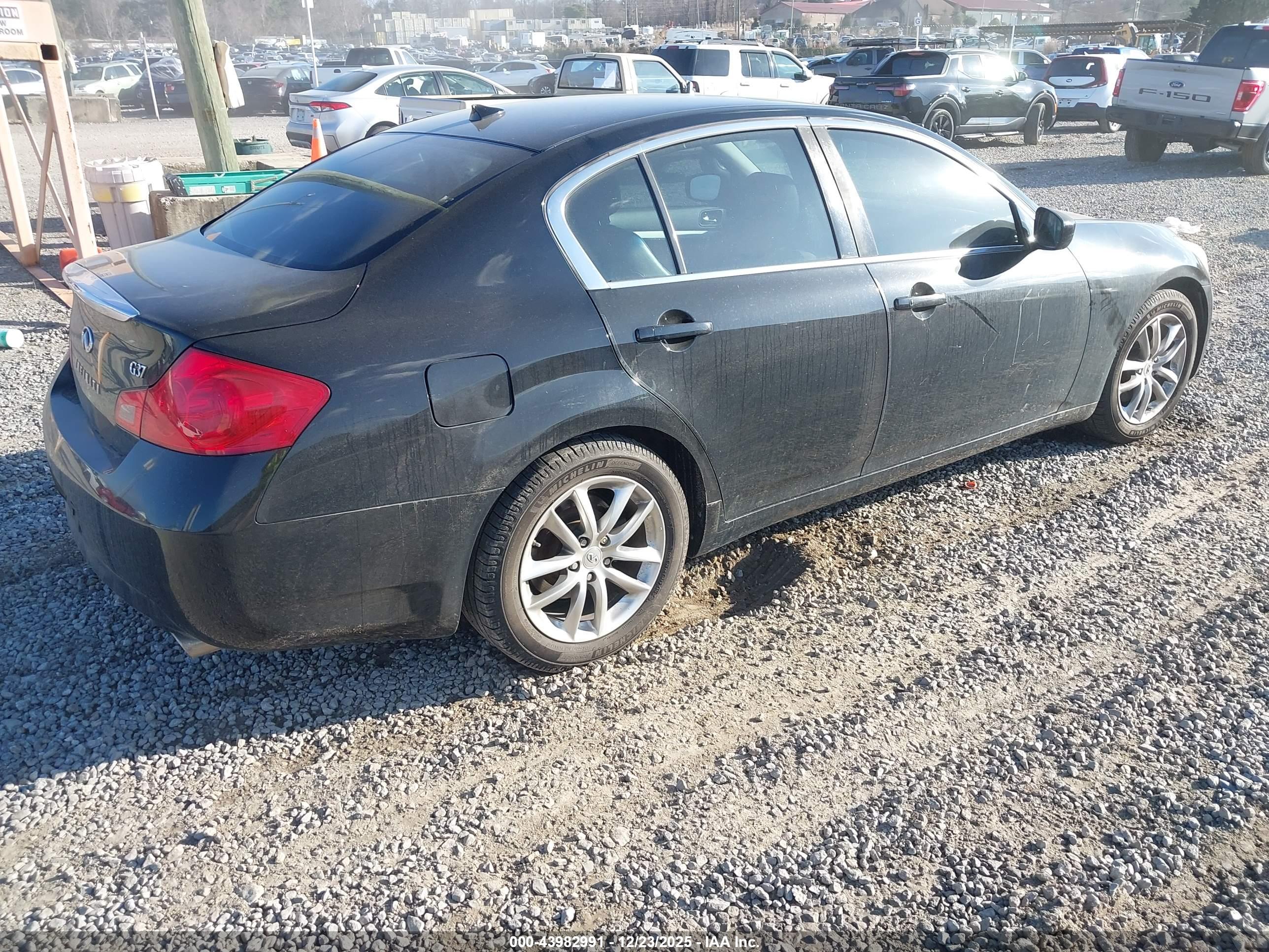 INFINITI G37 image 4