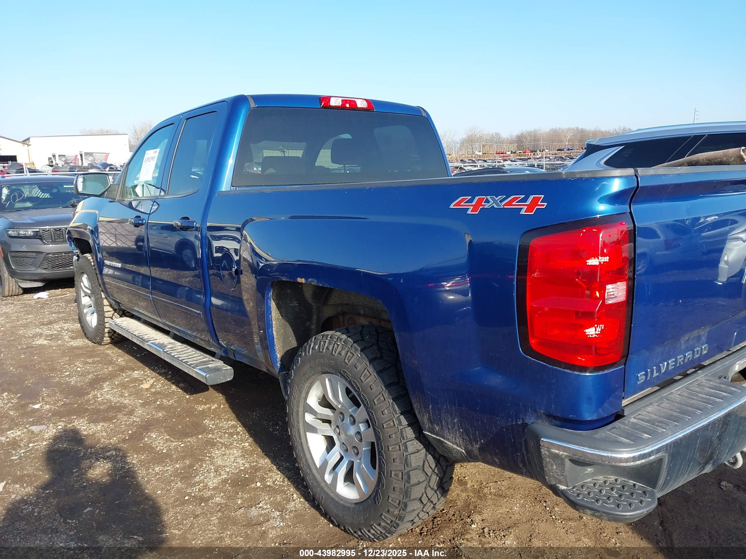 CHEVROLET SILVERADO image 3