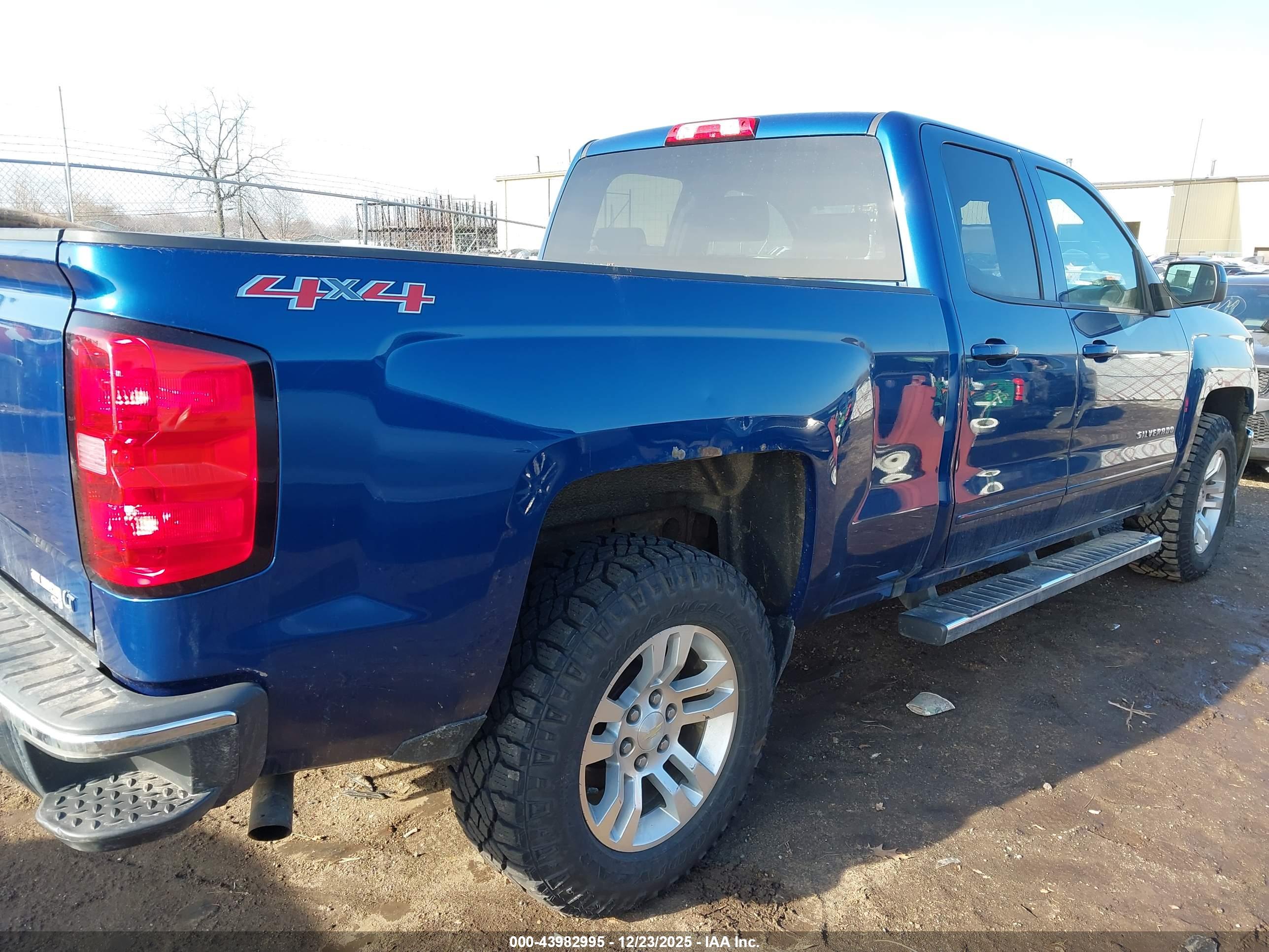 CHEVROLET SILVERADO image 4
