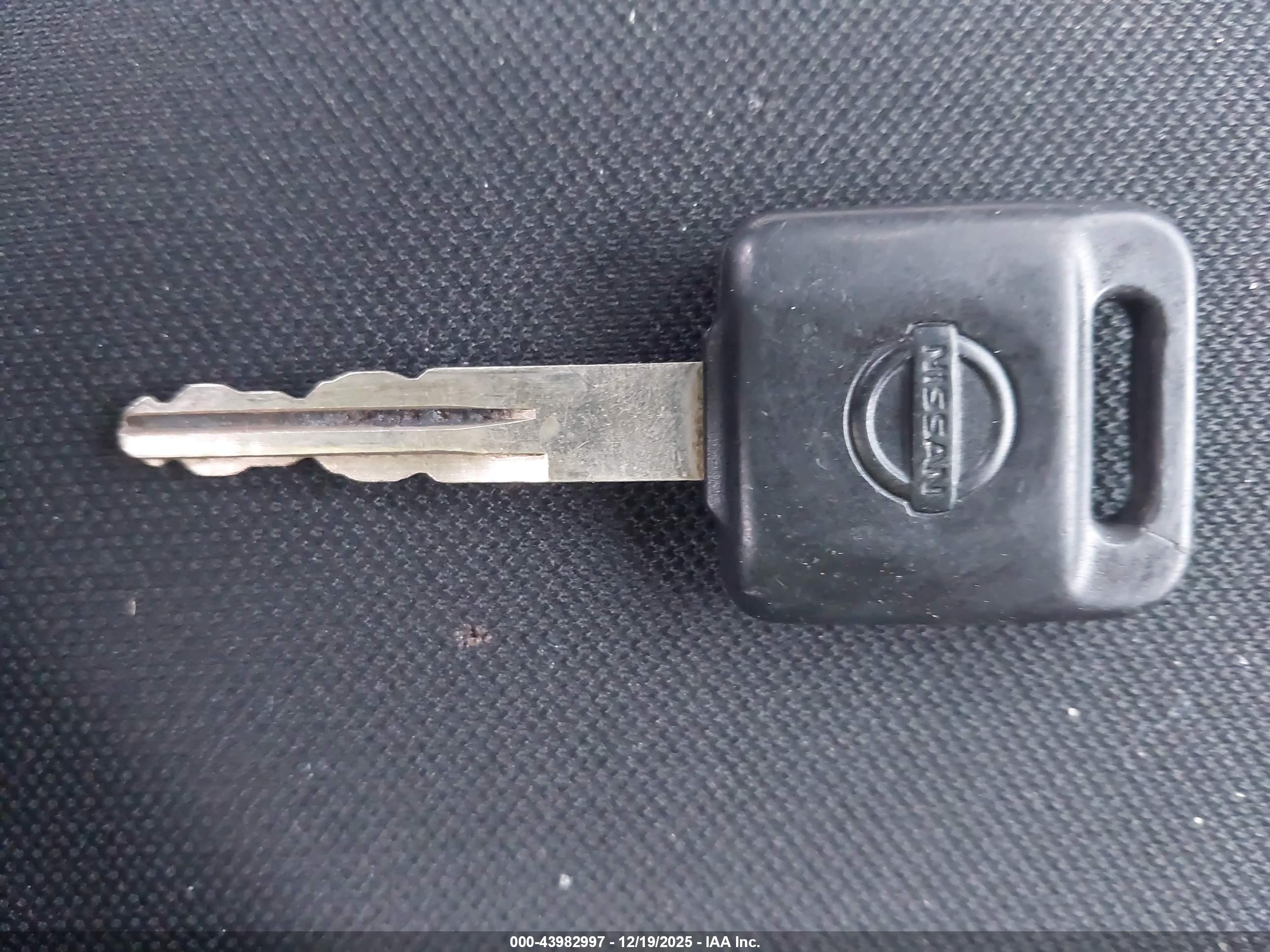 NISSAN VERSA image 11