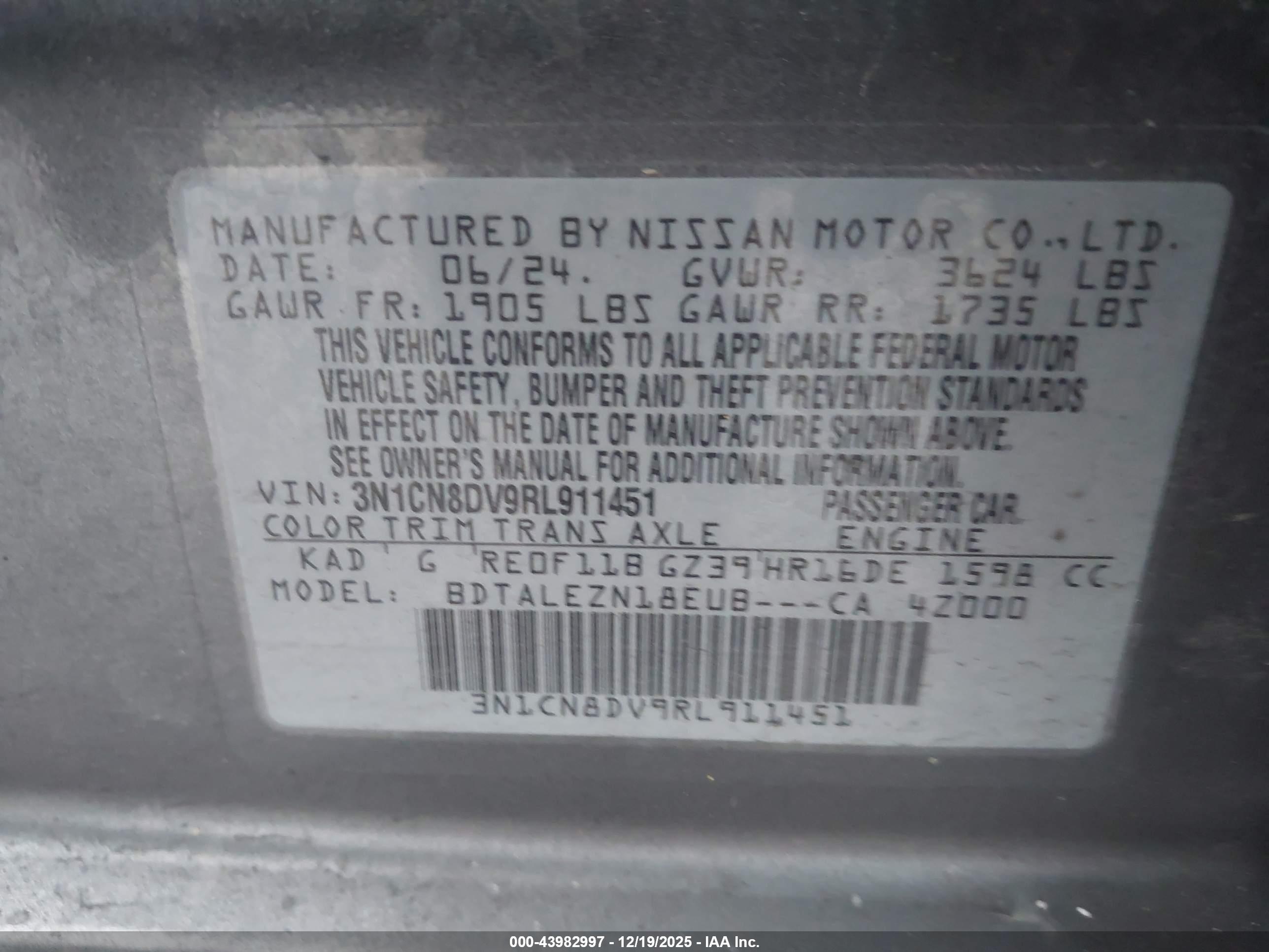 NISSAN VERSA image 9