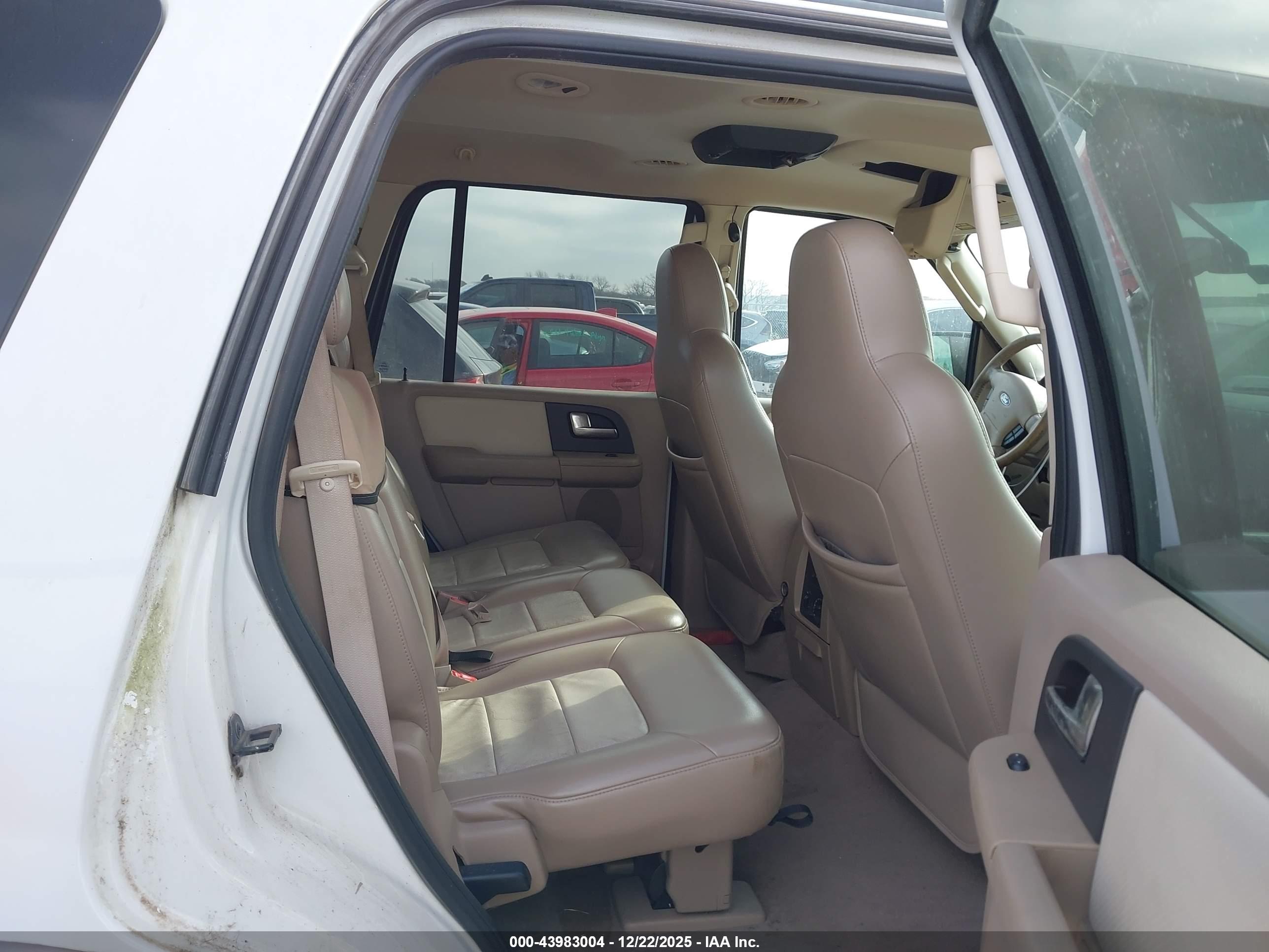 FORD EXPEDITION image 8