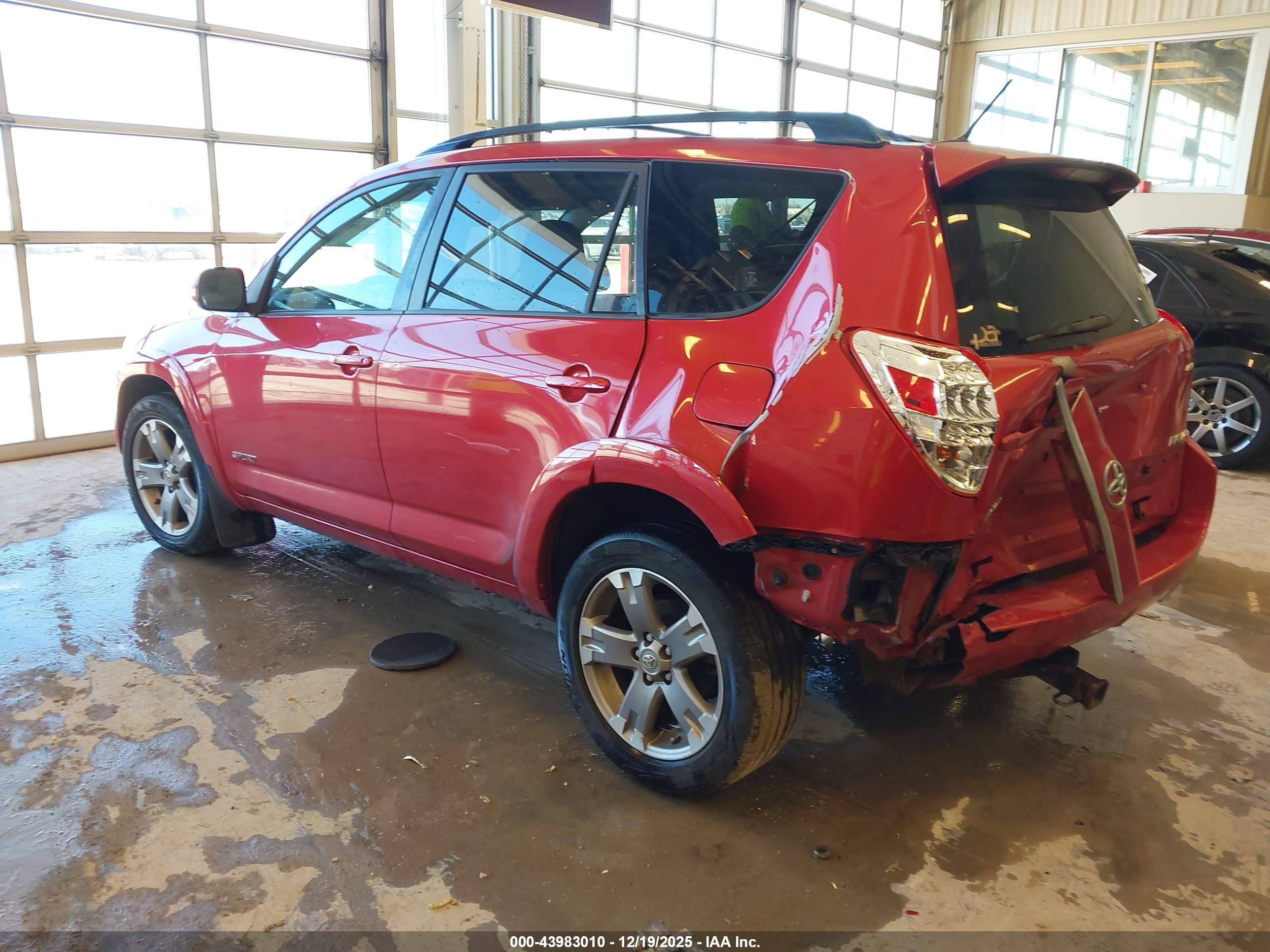 TOYOTA RAV4 image 3