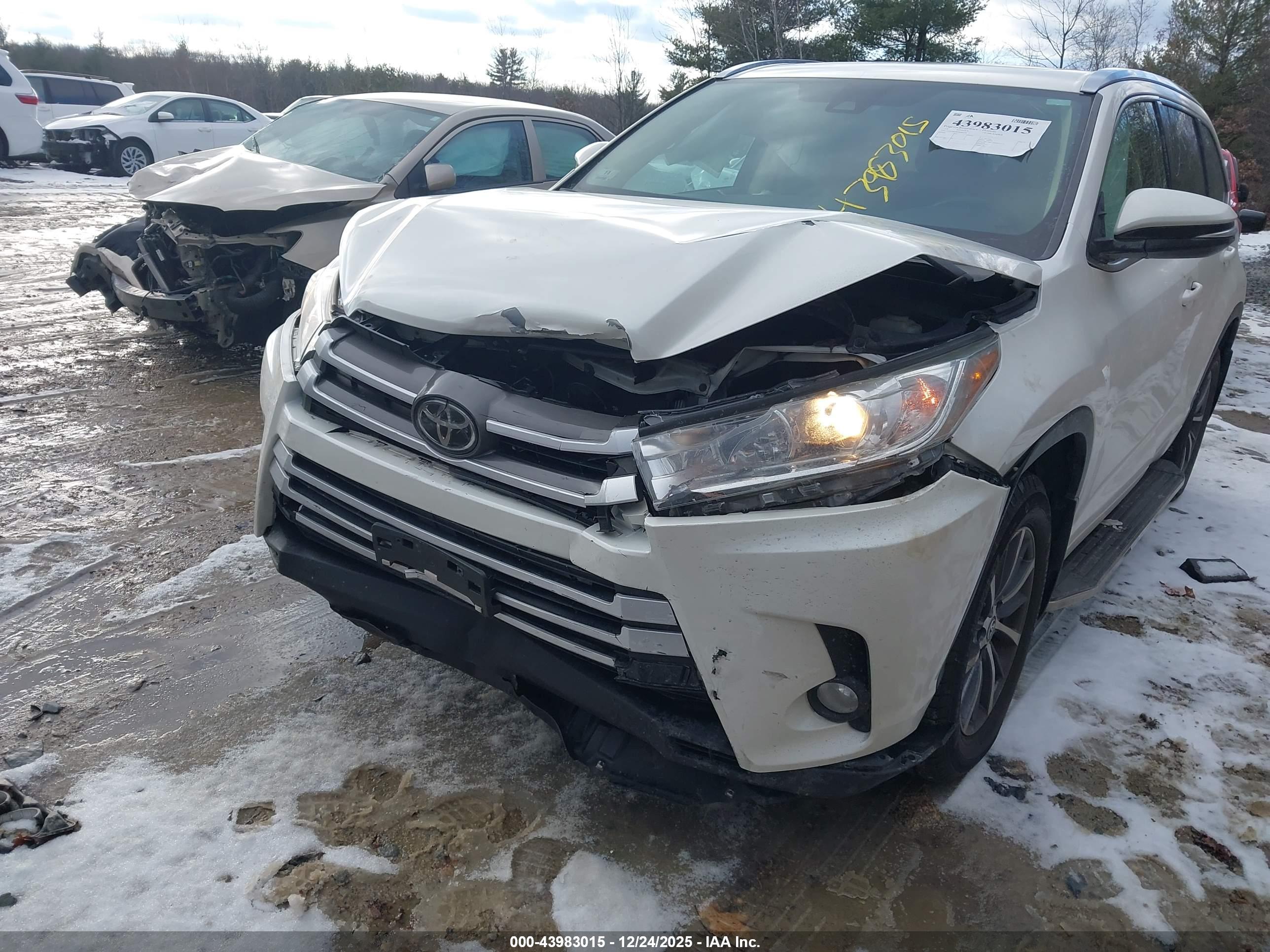 TOYOTA HIGHLANDER image 6