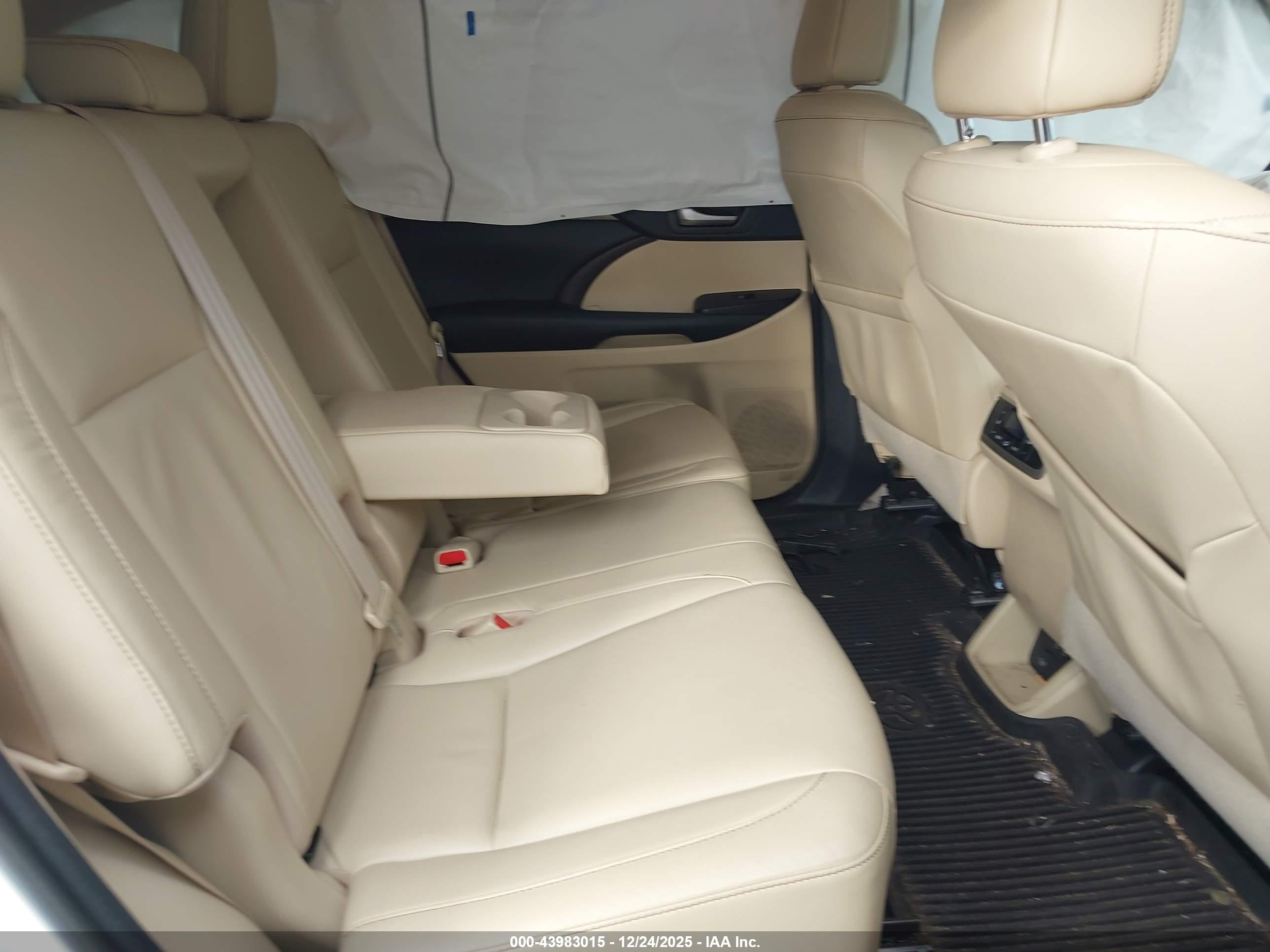 TOYOTA HIGHLANDER image 8